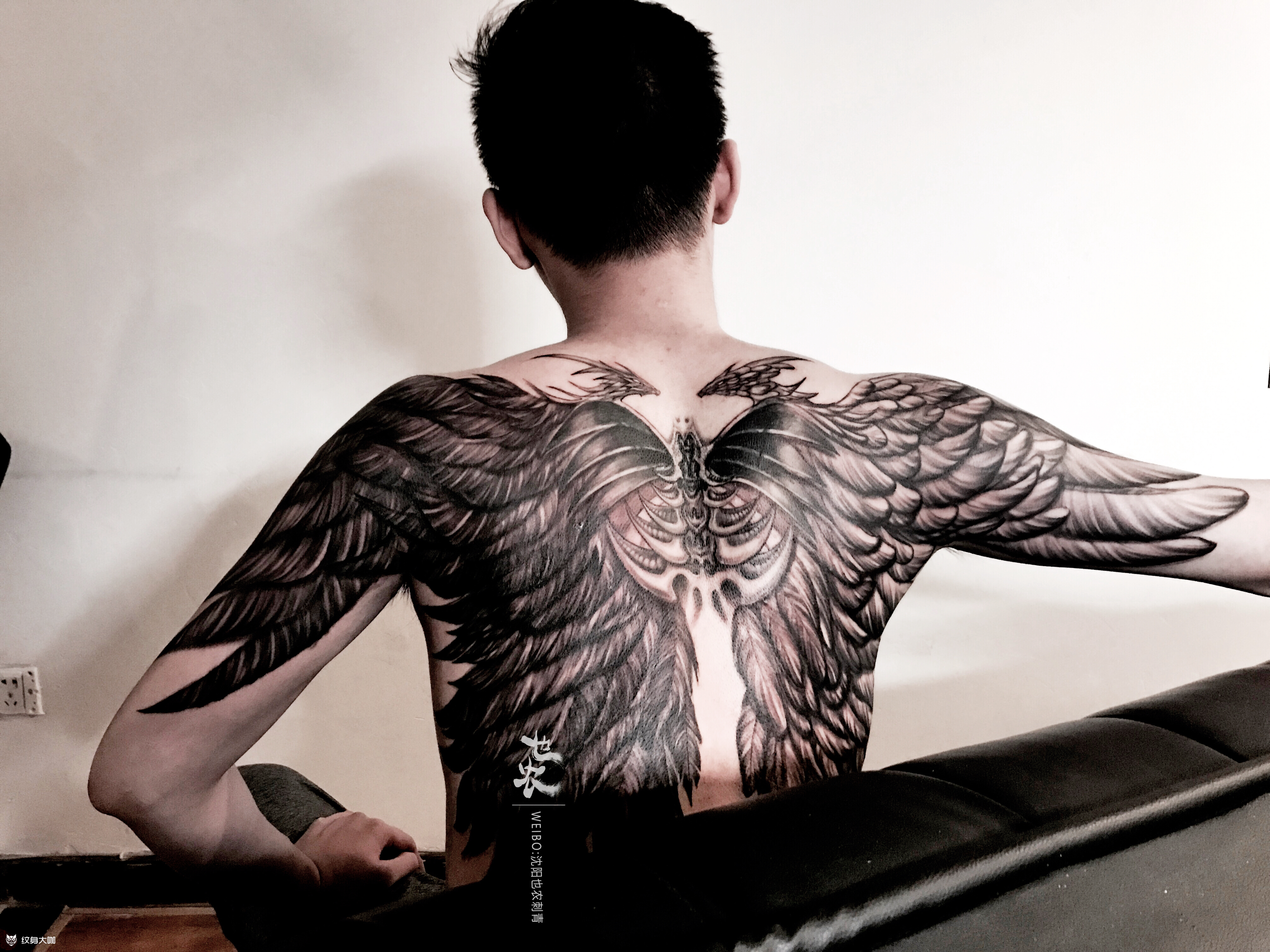 翅膀纹身图案男后背内容图片分享