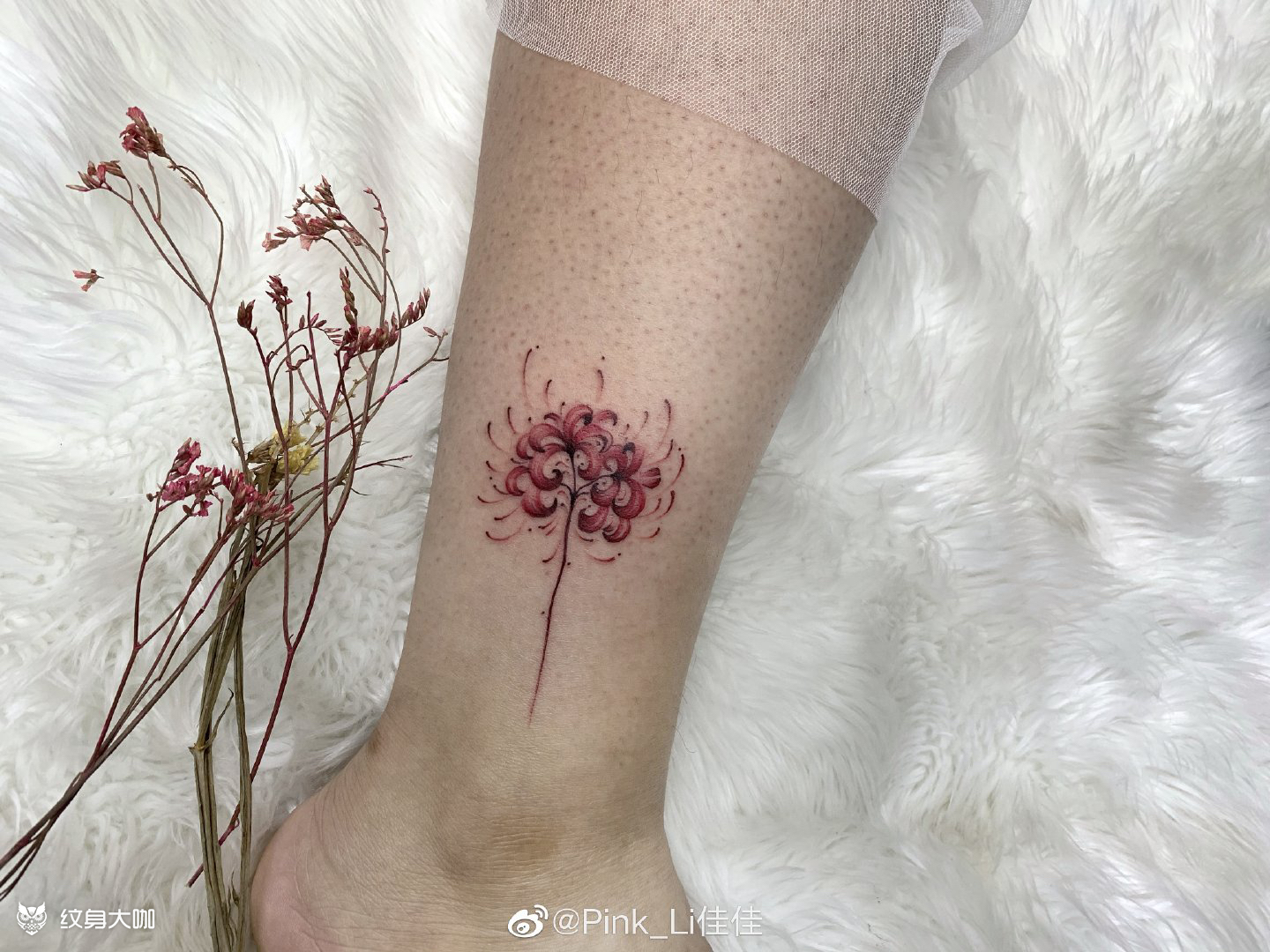 大腿彩色玫瑰花纹身图案