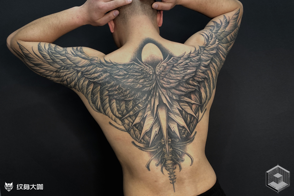 _翅膀背部纹身图案大全 - 纹身大咖