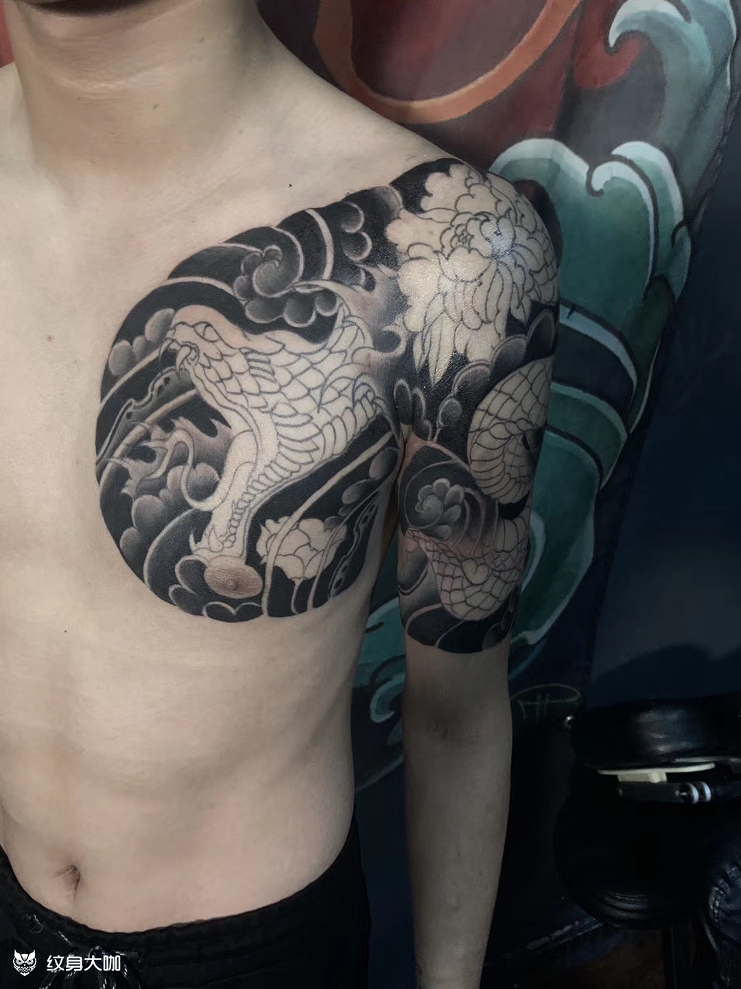 老传统半甲·蛇盘牡丹_纹身图案手稿图片_刘明的纹身作品集