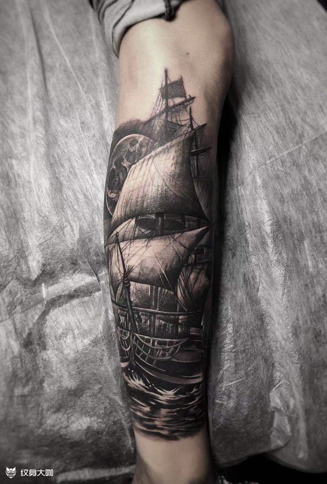 小腿船锚纹身图案