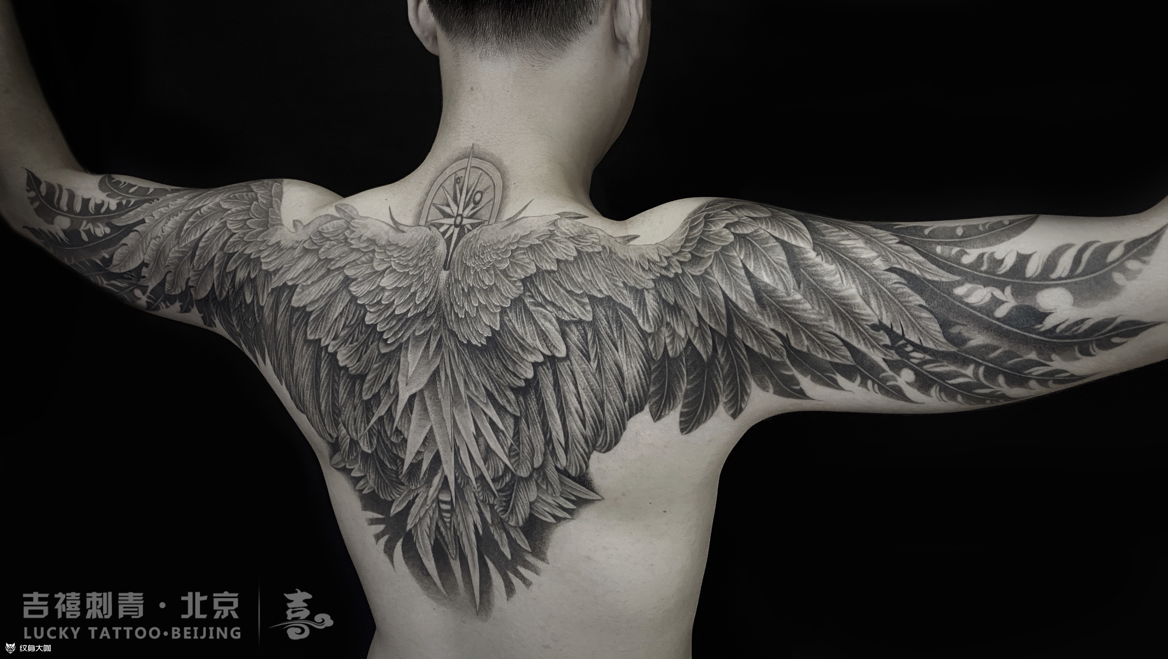 后背翅膀纹身_大图_上海由龙刺青