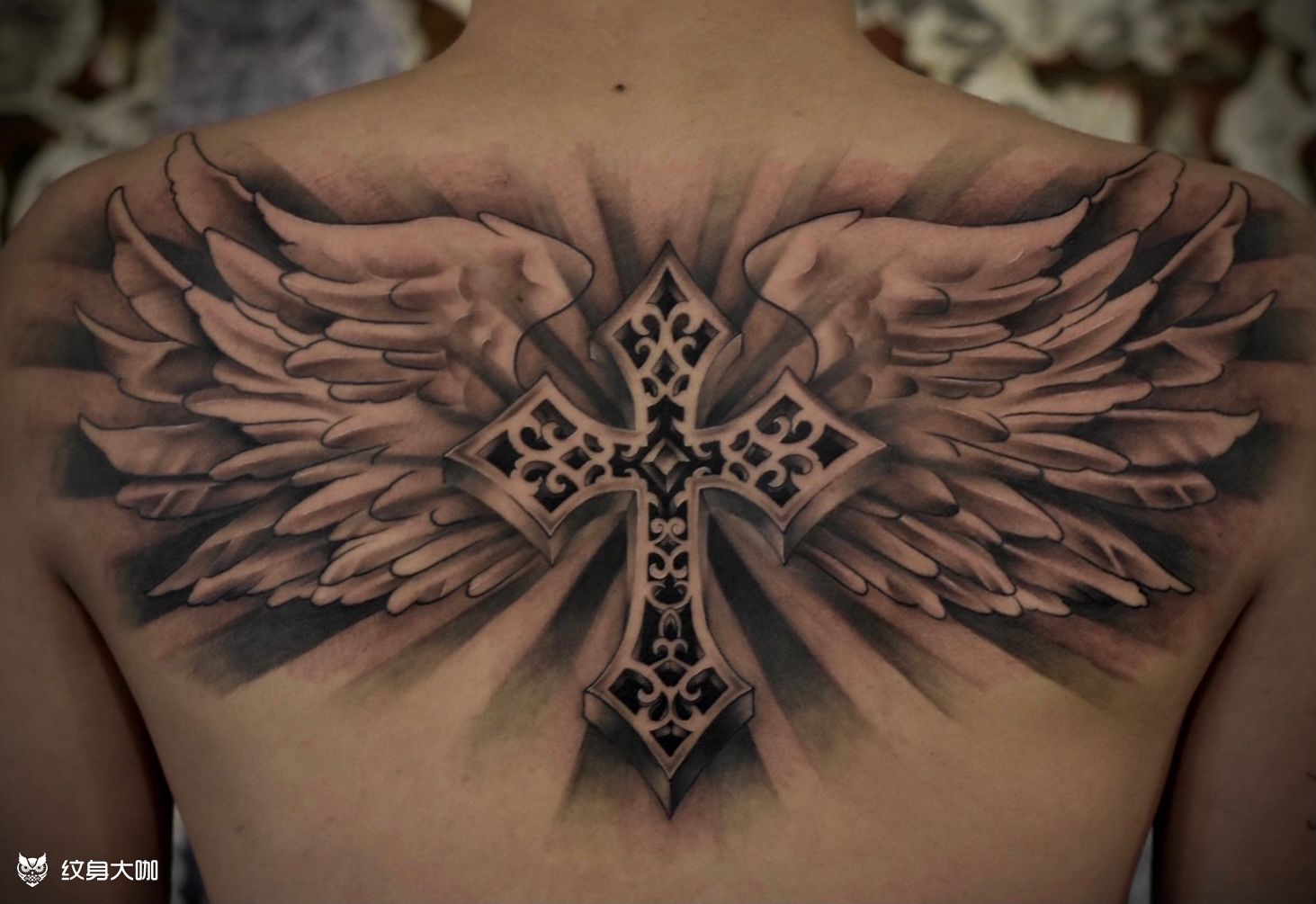 十字架纹身手臂,翅膀十字架纹身图案(2) - 伤感说说吧