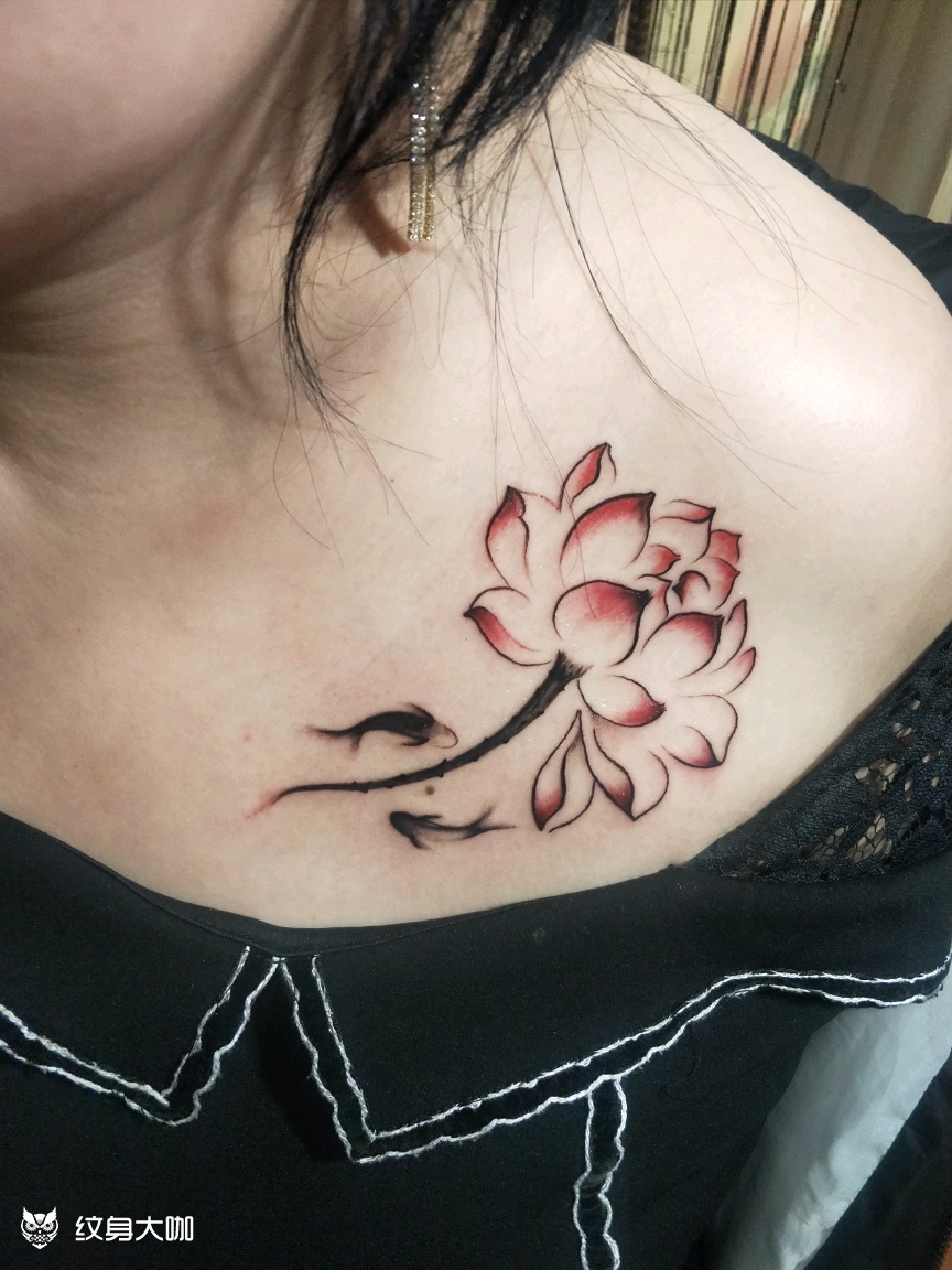 闺蜜锁骨荷花_纹身图案手稿图片_谢东鹏的纹身作品集