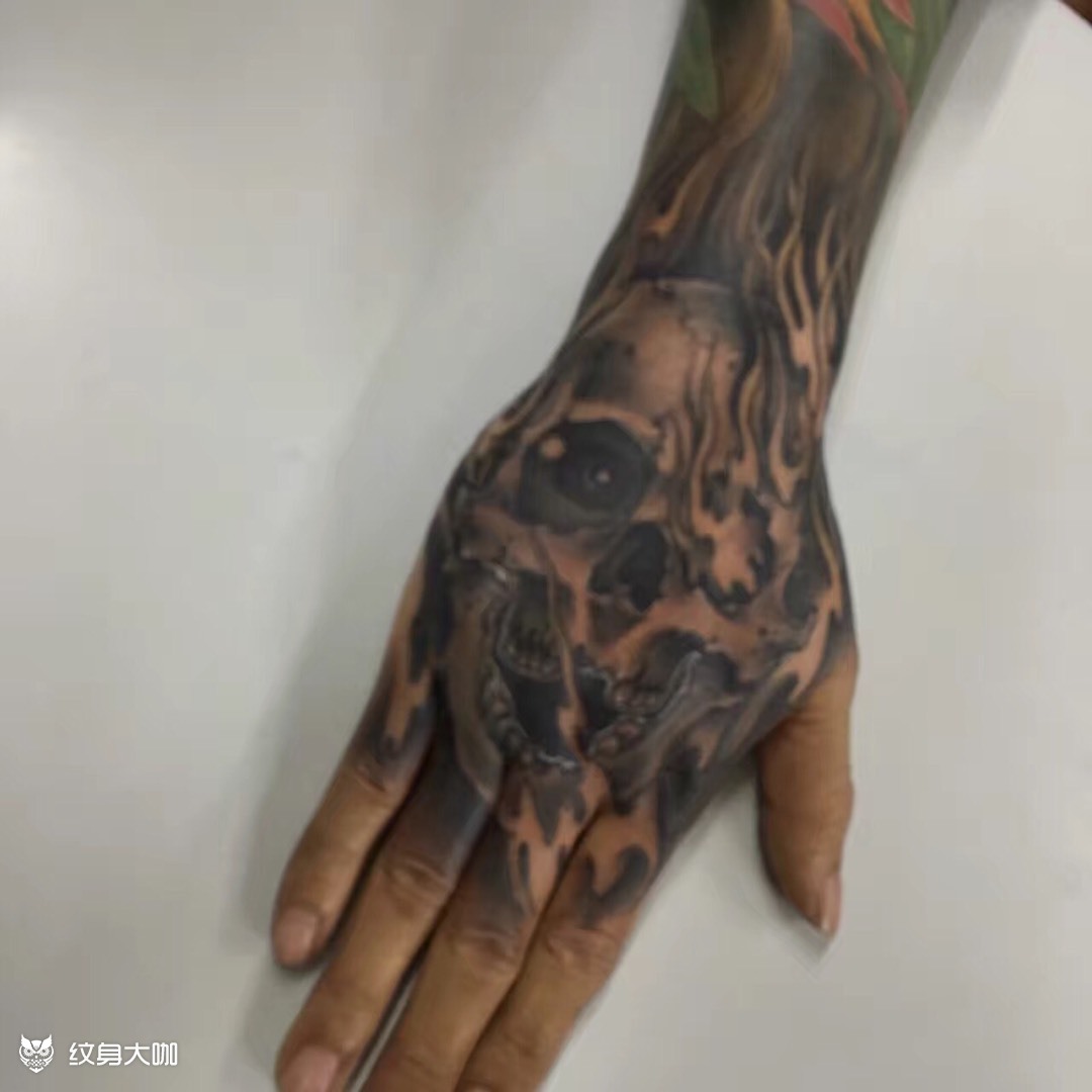 手背骷髅_纹身图案手稿图片_江立的纹身作品集