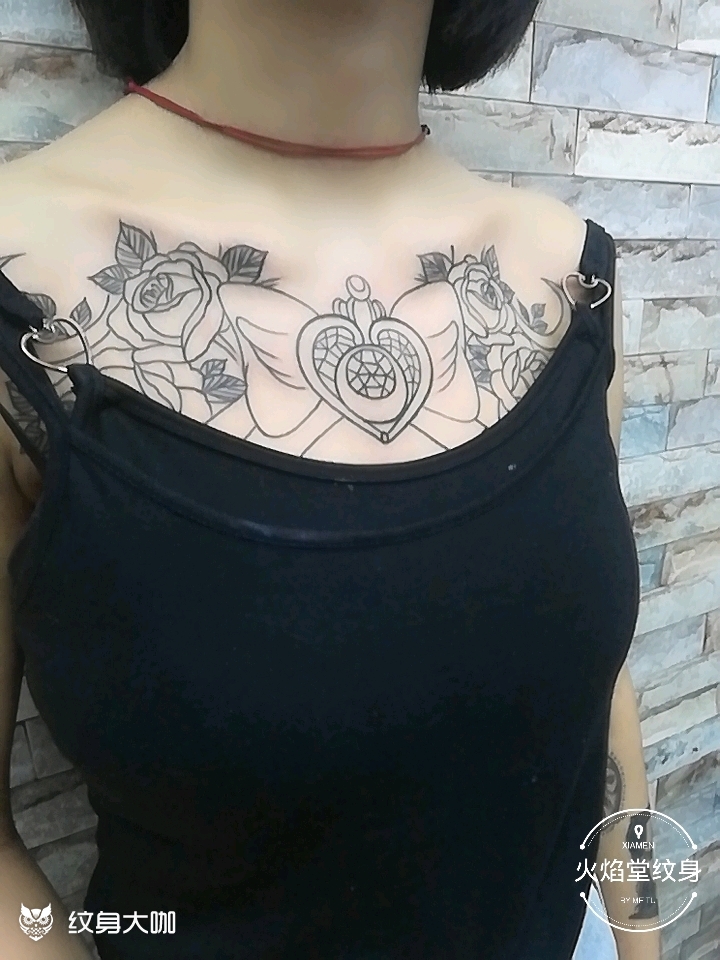 花胸线条