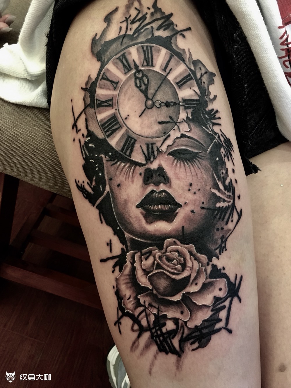 时钟玫瑰和什么女神_纹身图案手稿图片_哈尔的纹身