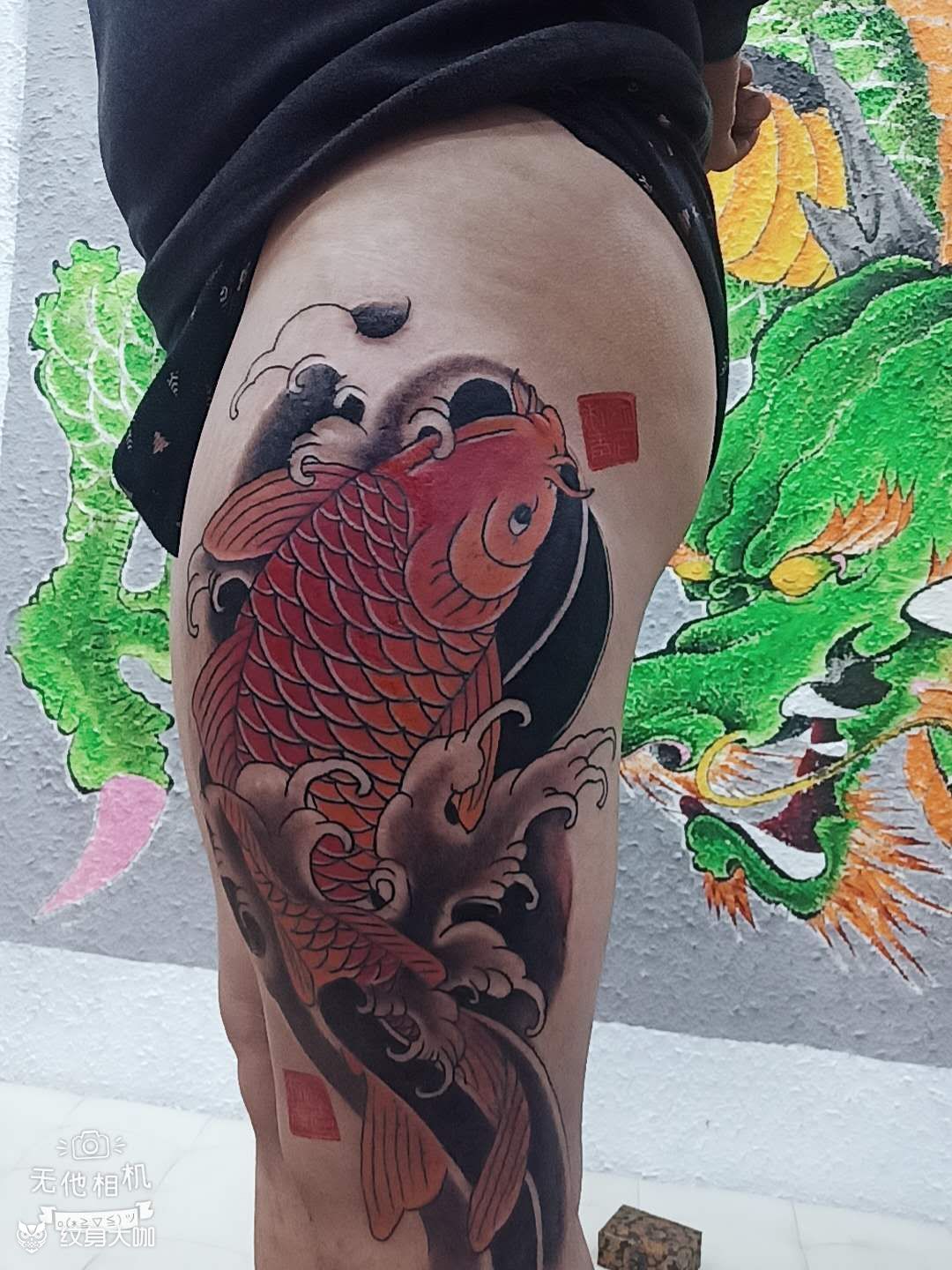 大腿锦鲤鱼头朝上招财_纹身吧社区 纹身大咖