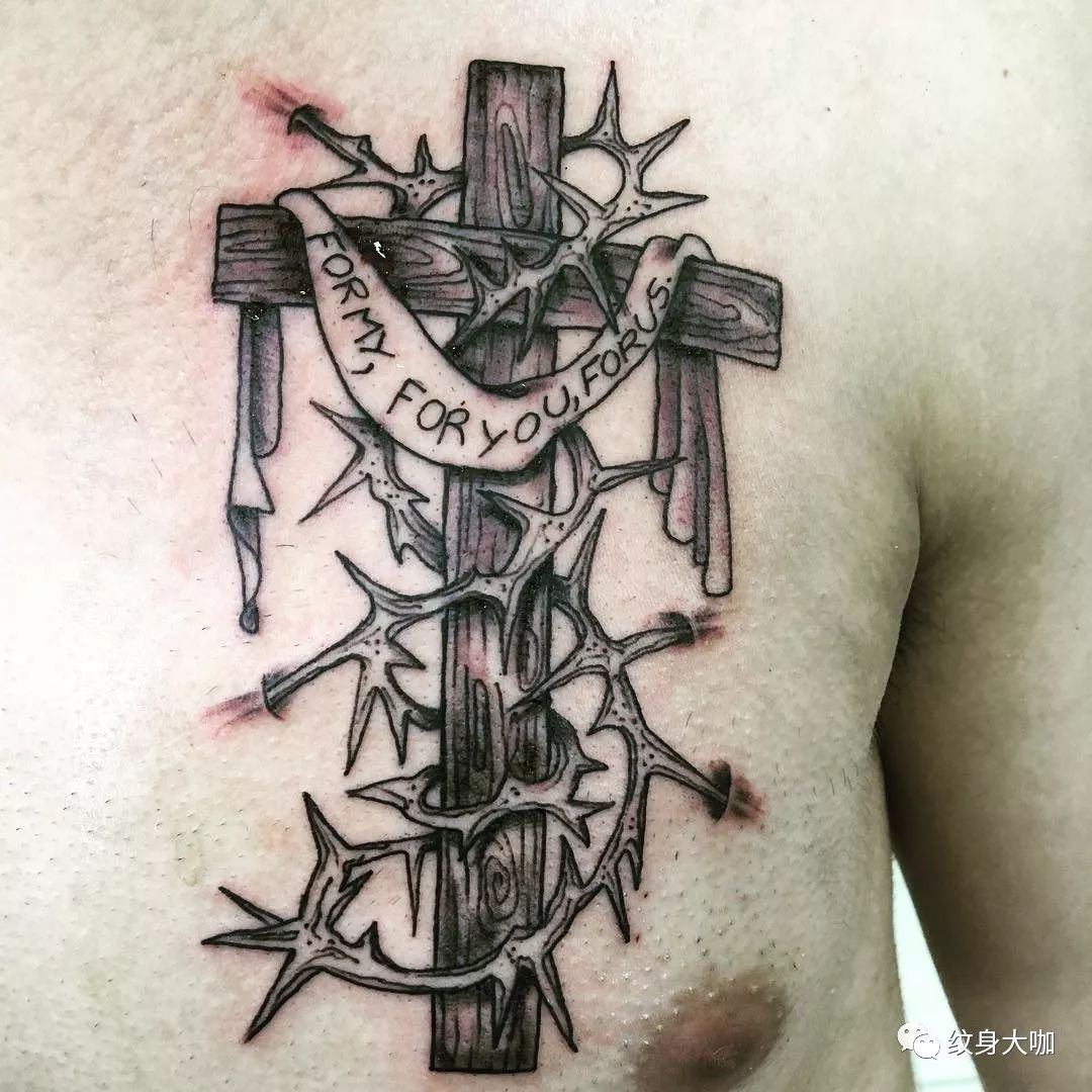 做法务专员的养先生小臂十字架纹身图案 - 广州纹彩刺青