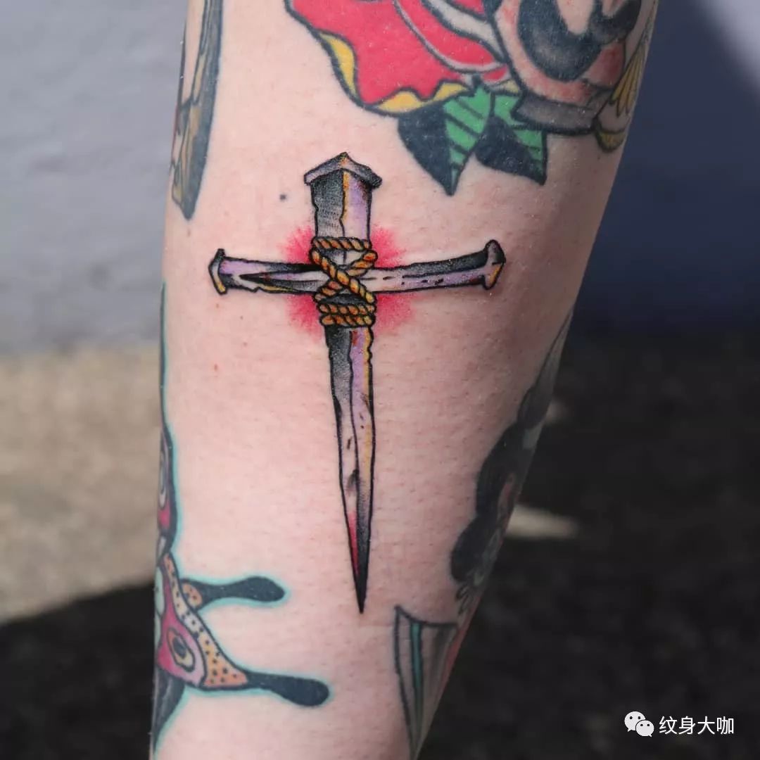 SoulSense 纹身 | 崇高信仰的代表——十字架纹身 - 哔哩哔哩