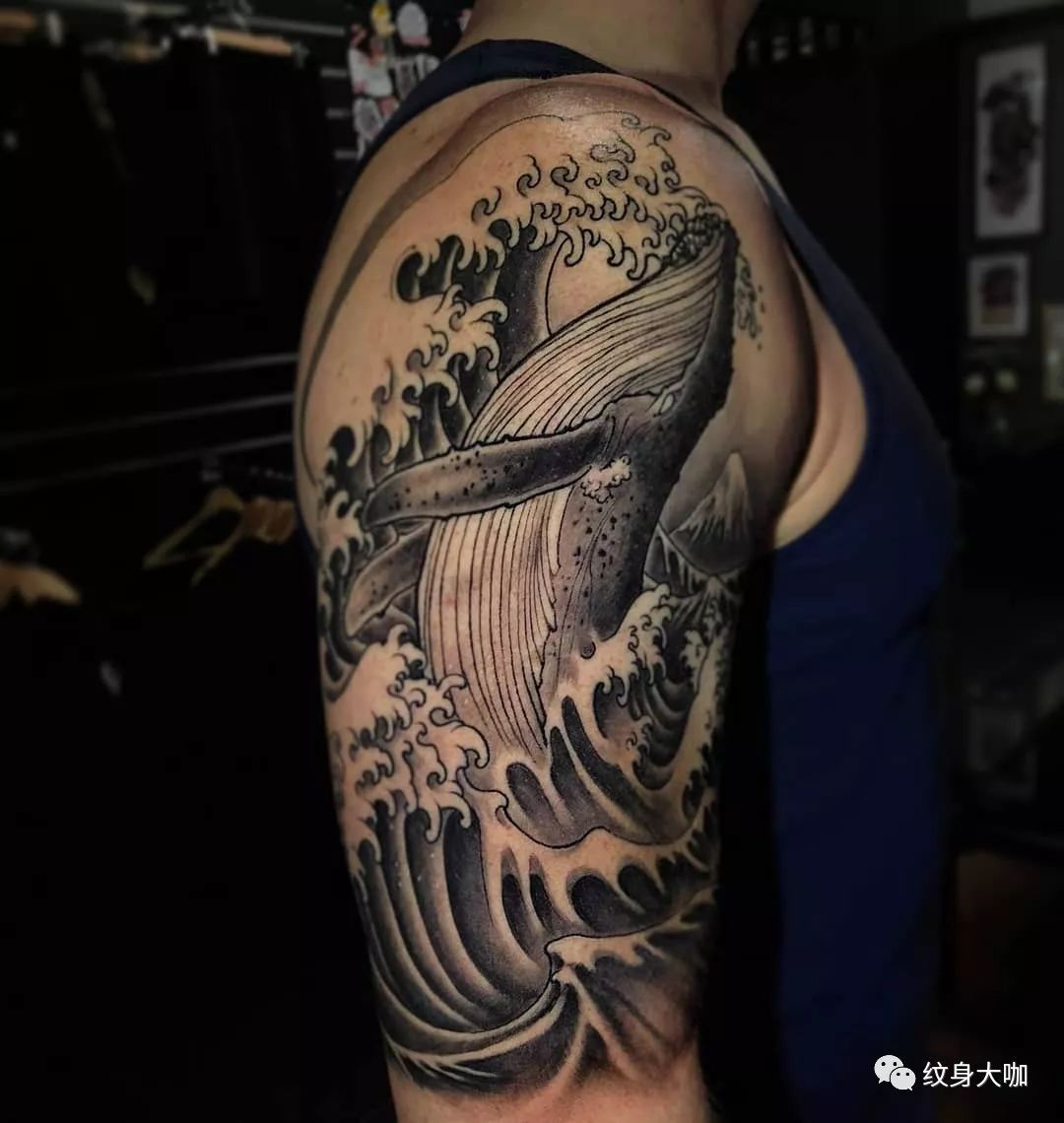 李先生手臂上的海洋文字纹身图案 - 广州纹彩刺青