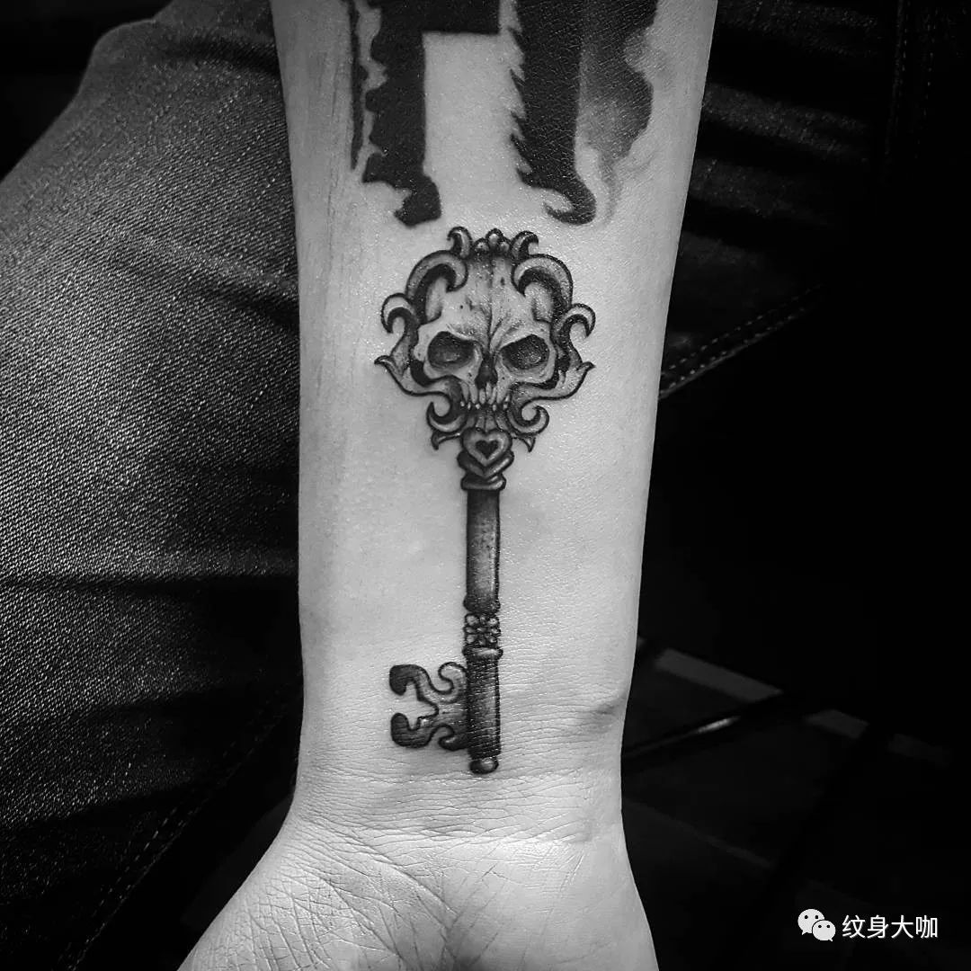 小臂花纹身_上海纹身 上海纹身店 上海由龙纹身2号工作室