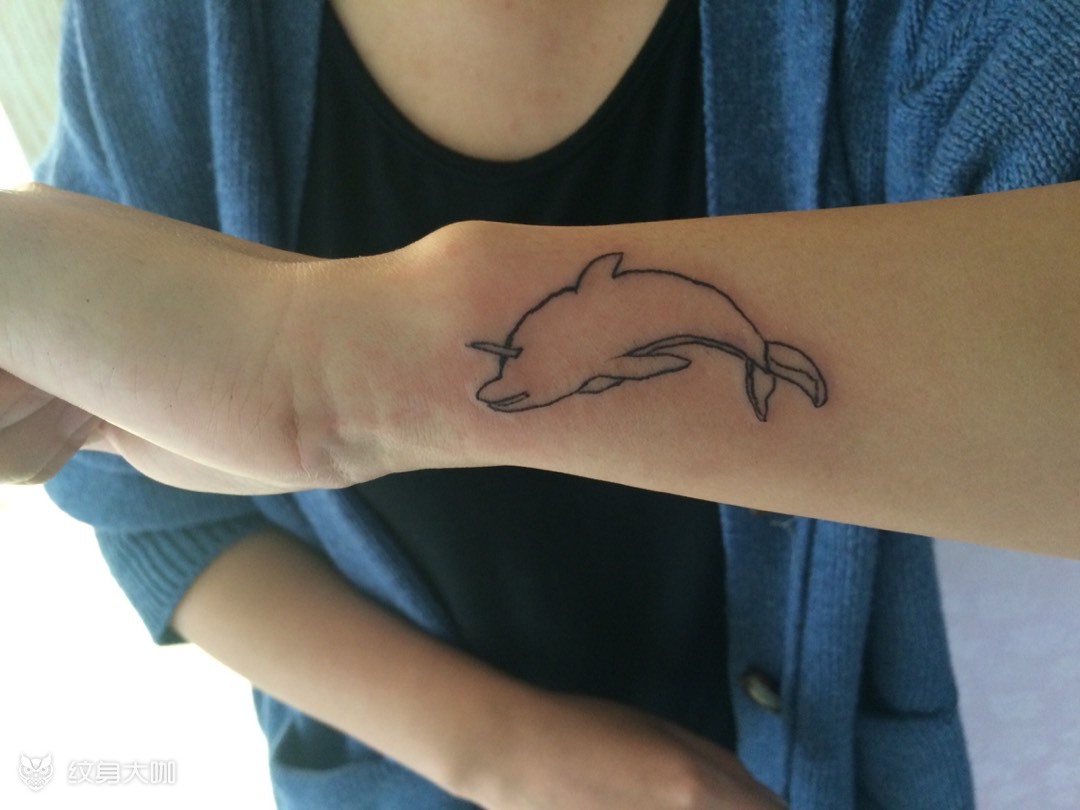 海豚_纹身图案手稿图片_格日乐图的纹身作品集
