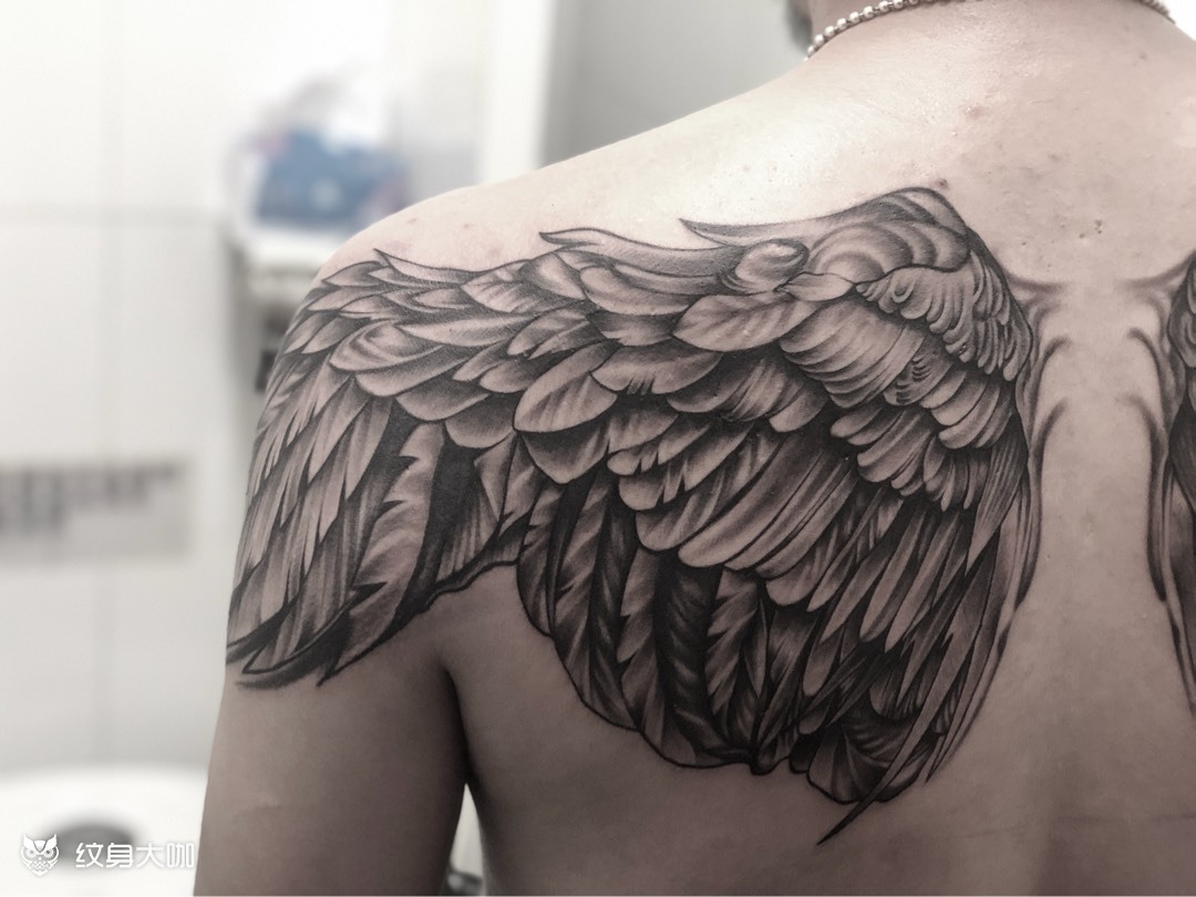 翅膀_翅膀背部纹身图案大全 纹身大咖