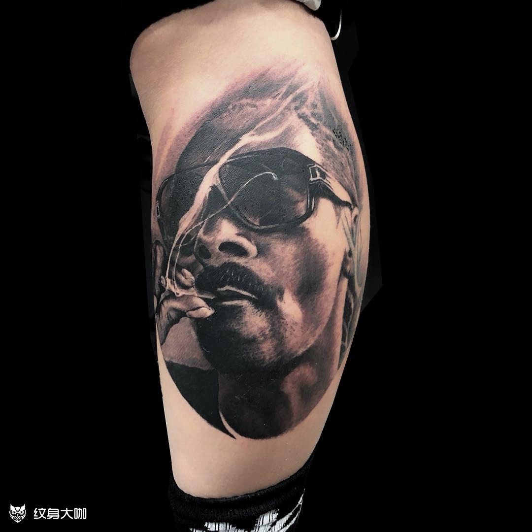 作品简介:hiphop界大佬snoop dogg