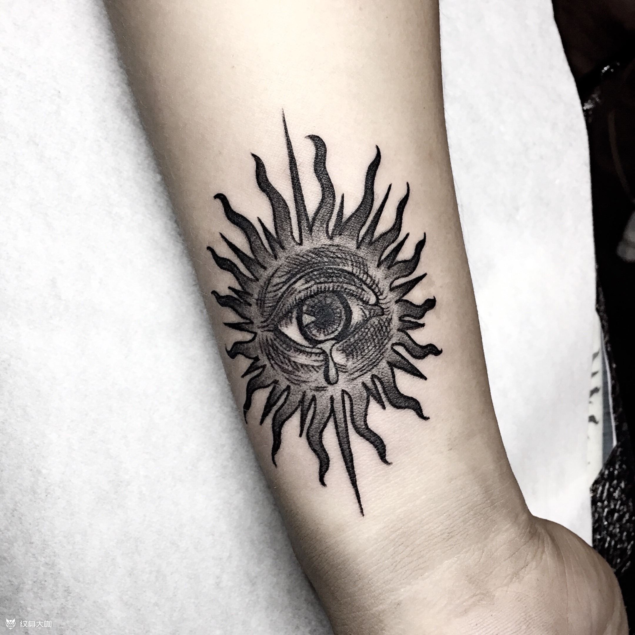 太阳眼_纹身图案手稿图片_黒柒的纹身作品集