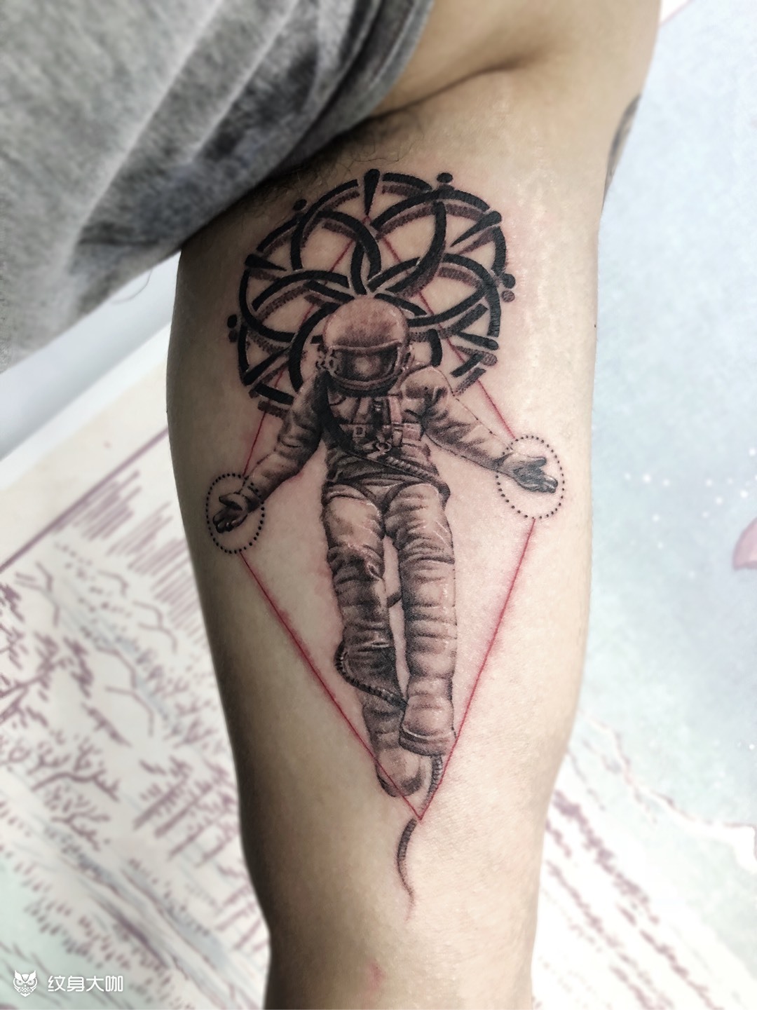 宇航员_纹身图案手稿图片_灰鸡的纹身作品集