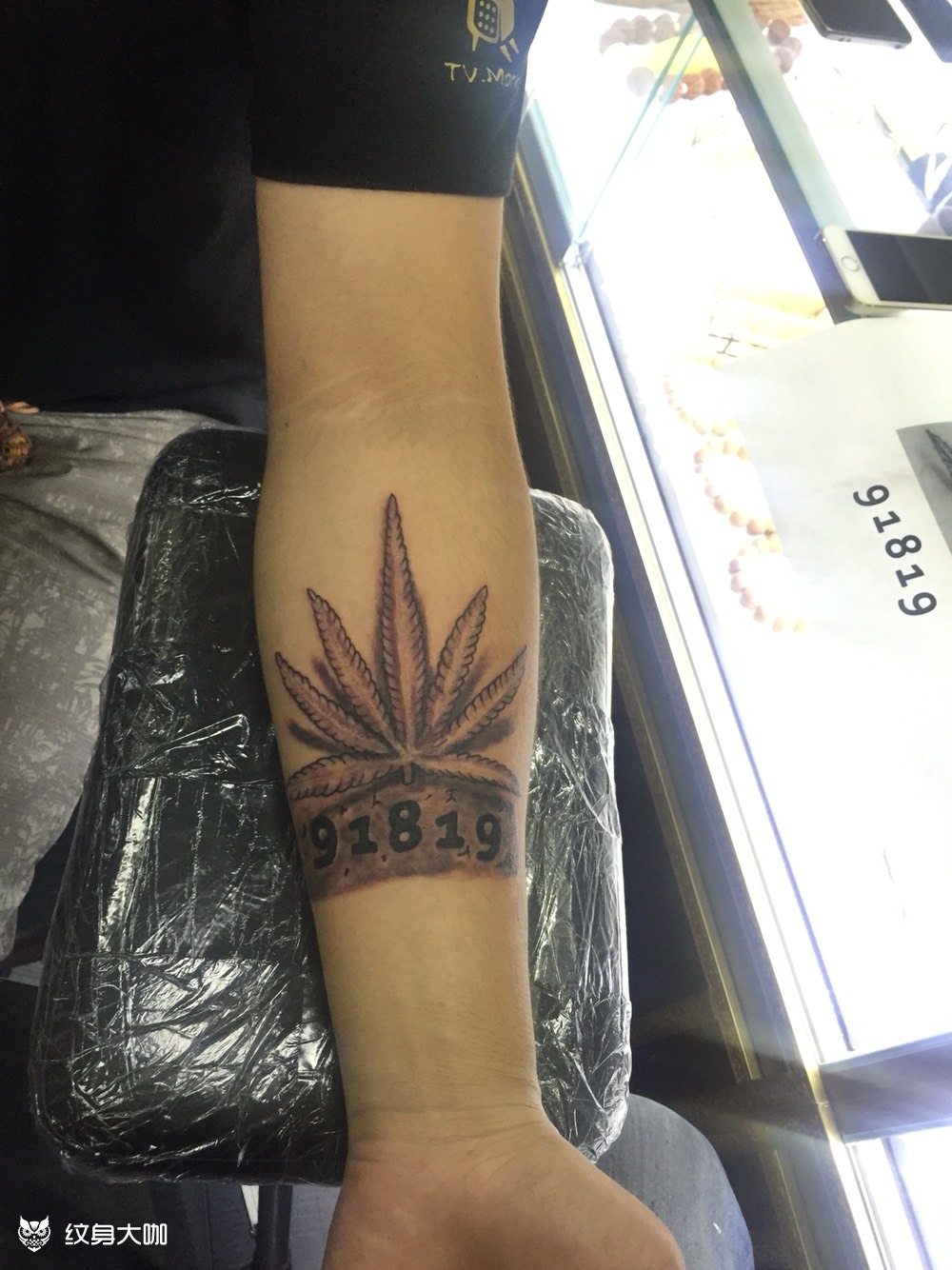 大麻叶纹身
