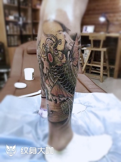 彩色包小腿鲤鱼_纹身图案手稿图片_树林的纹身作品集