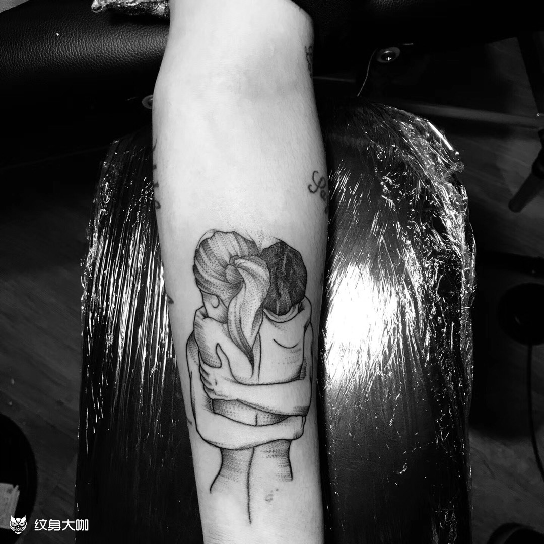 拥抱_纹身图案手稿图片_小宝的纹身作品集