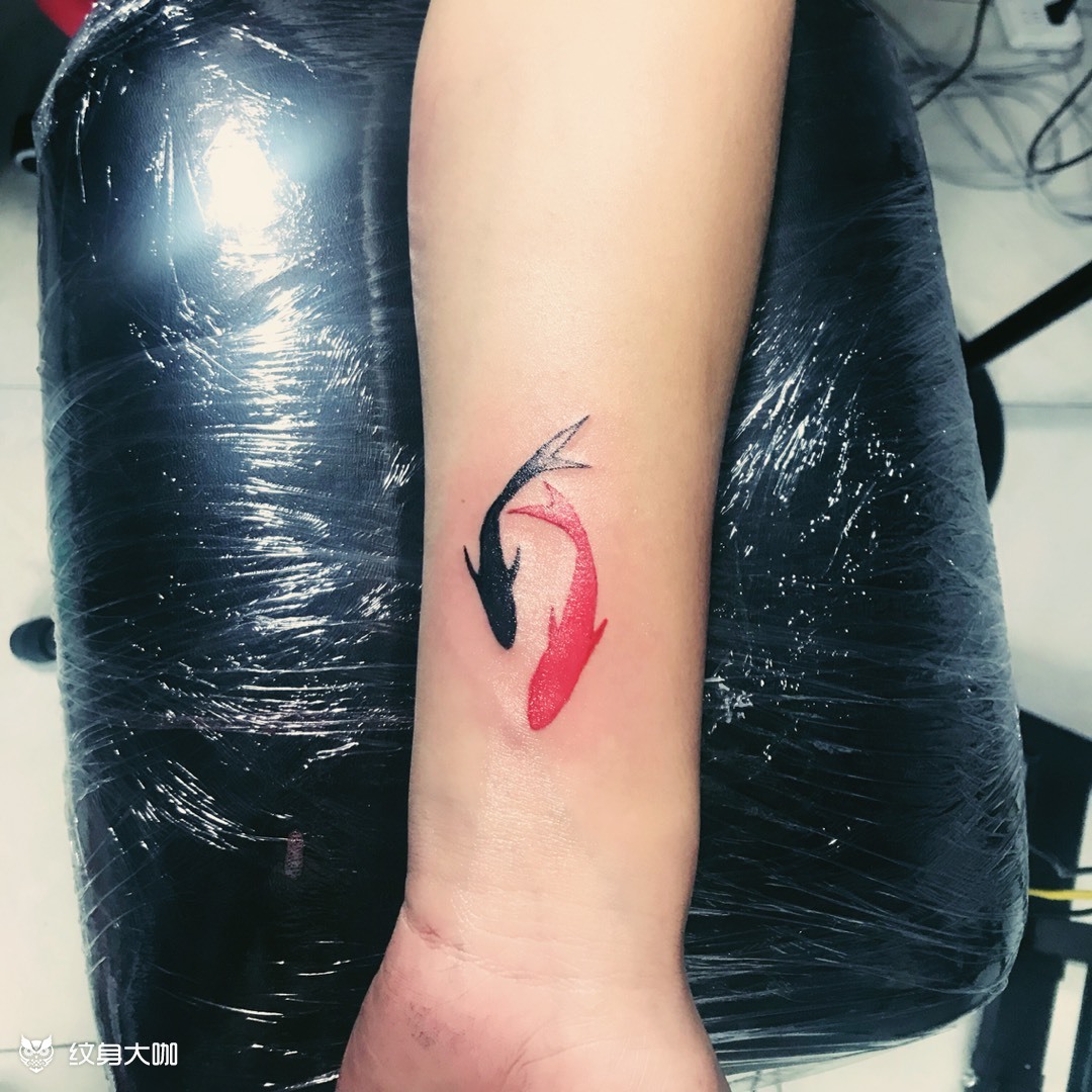 小鱼_纹身图案手稿图片_爬爬的纹身作品集