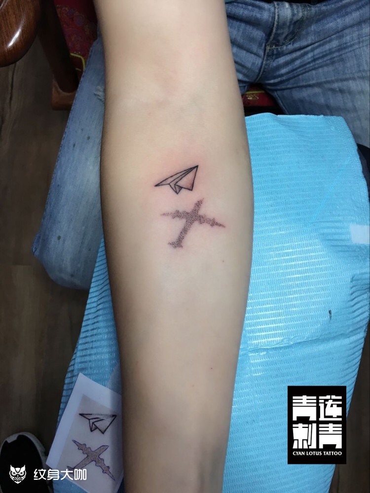 纸飞机_纹身图案手稿图片_邱吉的纹身作品集