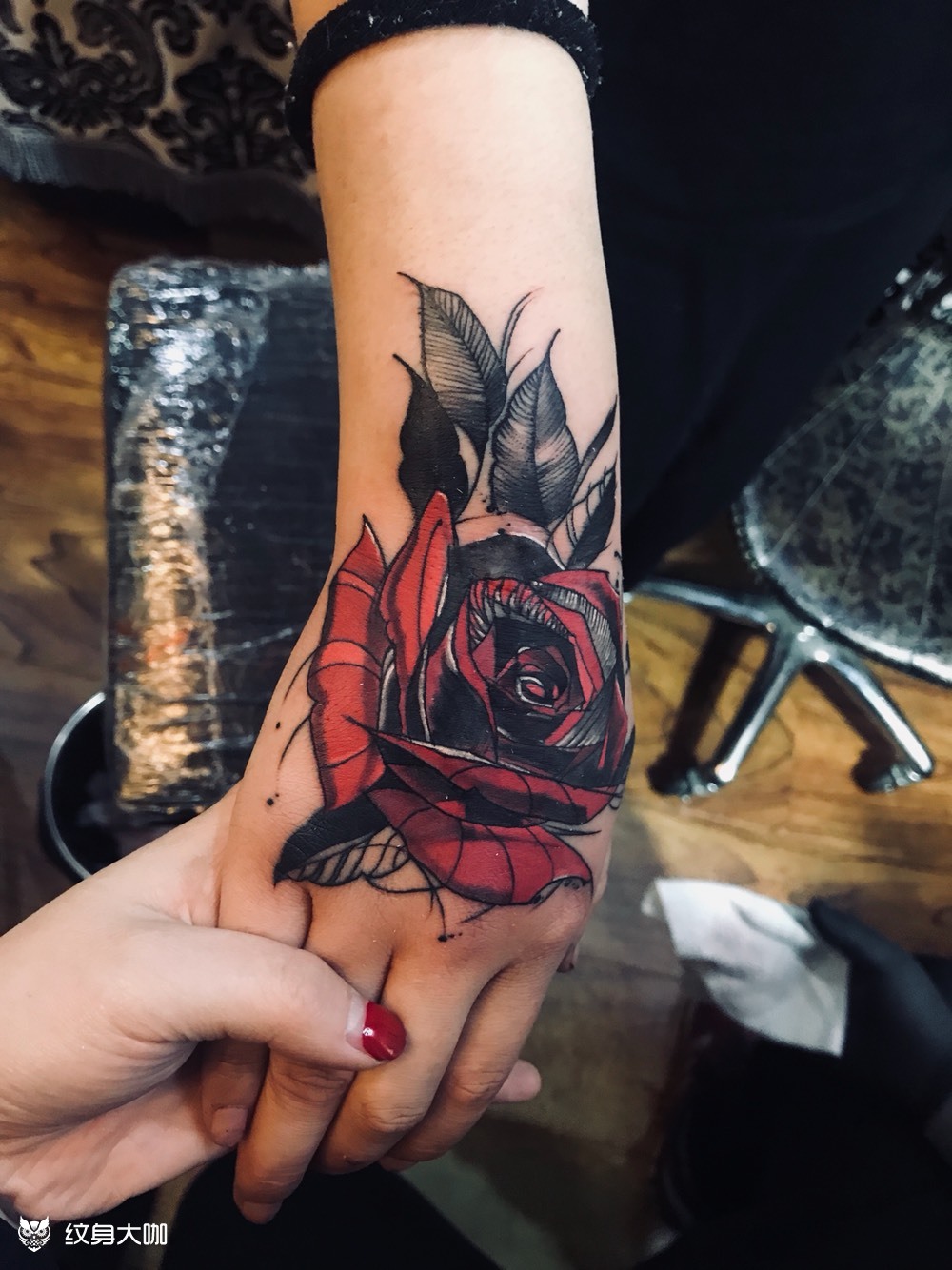 手背的玫瑰_纹身图案手稿图片_胖花的纹身作品集