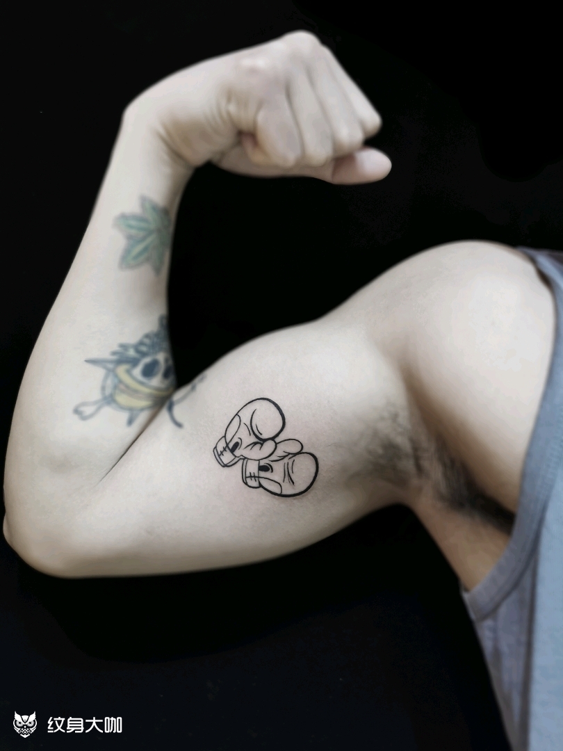 拳击手套_纹身图案手稿图片_鲁议阳的纹身作品集