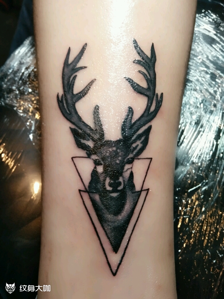 小腿几何麋鹿_纹身图案手稿图片_圆周率的纹身作品集