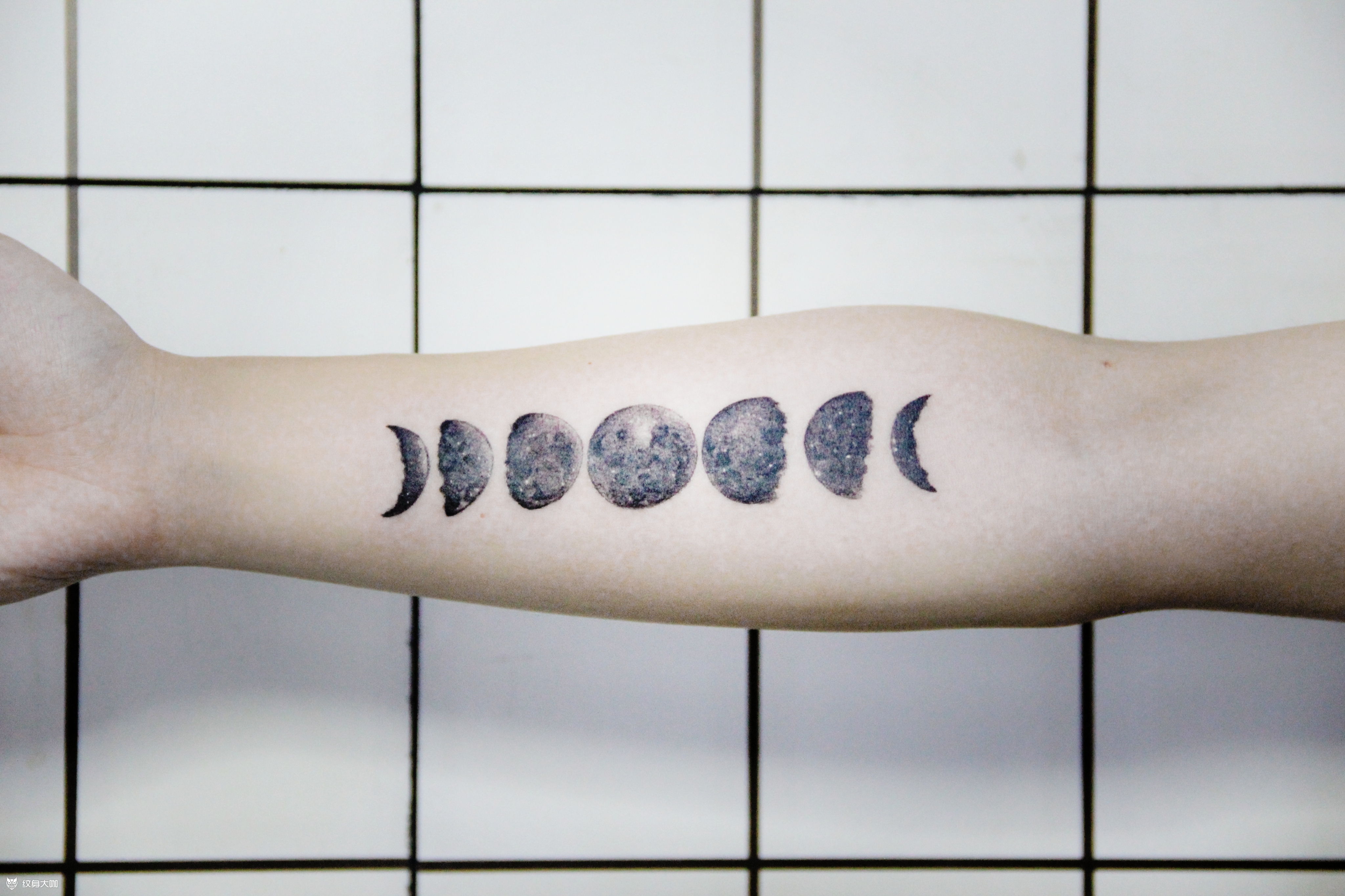 月球_纹身图案手稿图片_包子的纹身作品集