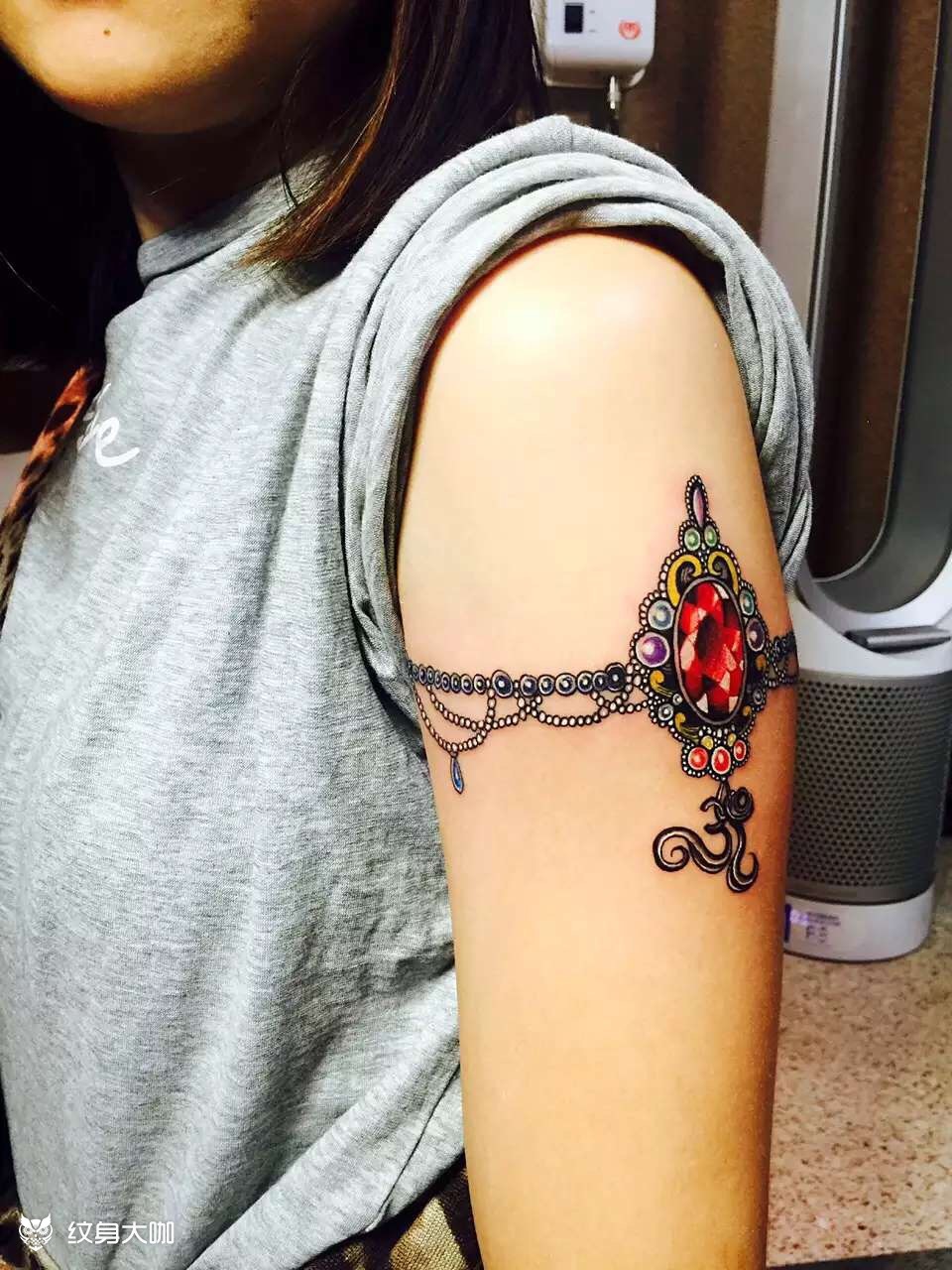 美女宝石臂环_纹身图案手稿图片_赵毅的纹身作品集