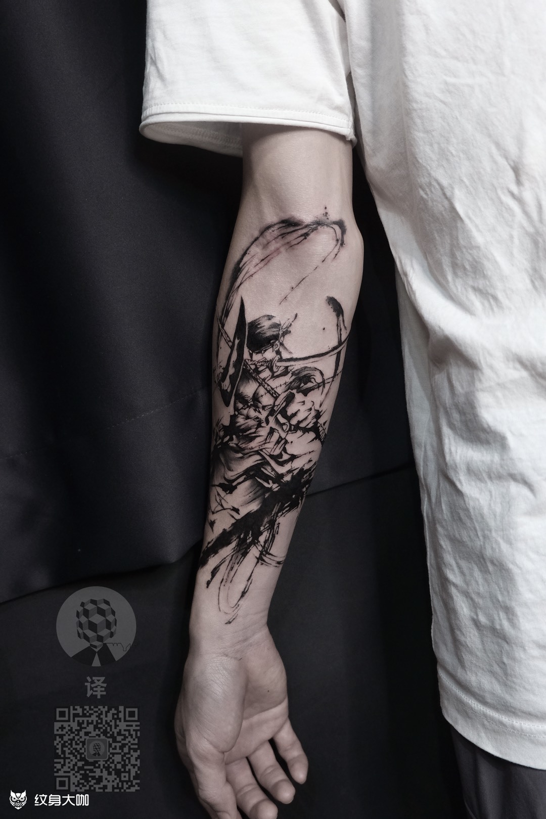 罗罗诺亚索隆纹身手臂图片