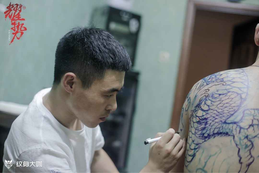 接过肩龙_纹身图案手稿图片_嘉祺的纹身作品集