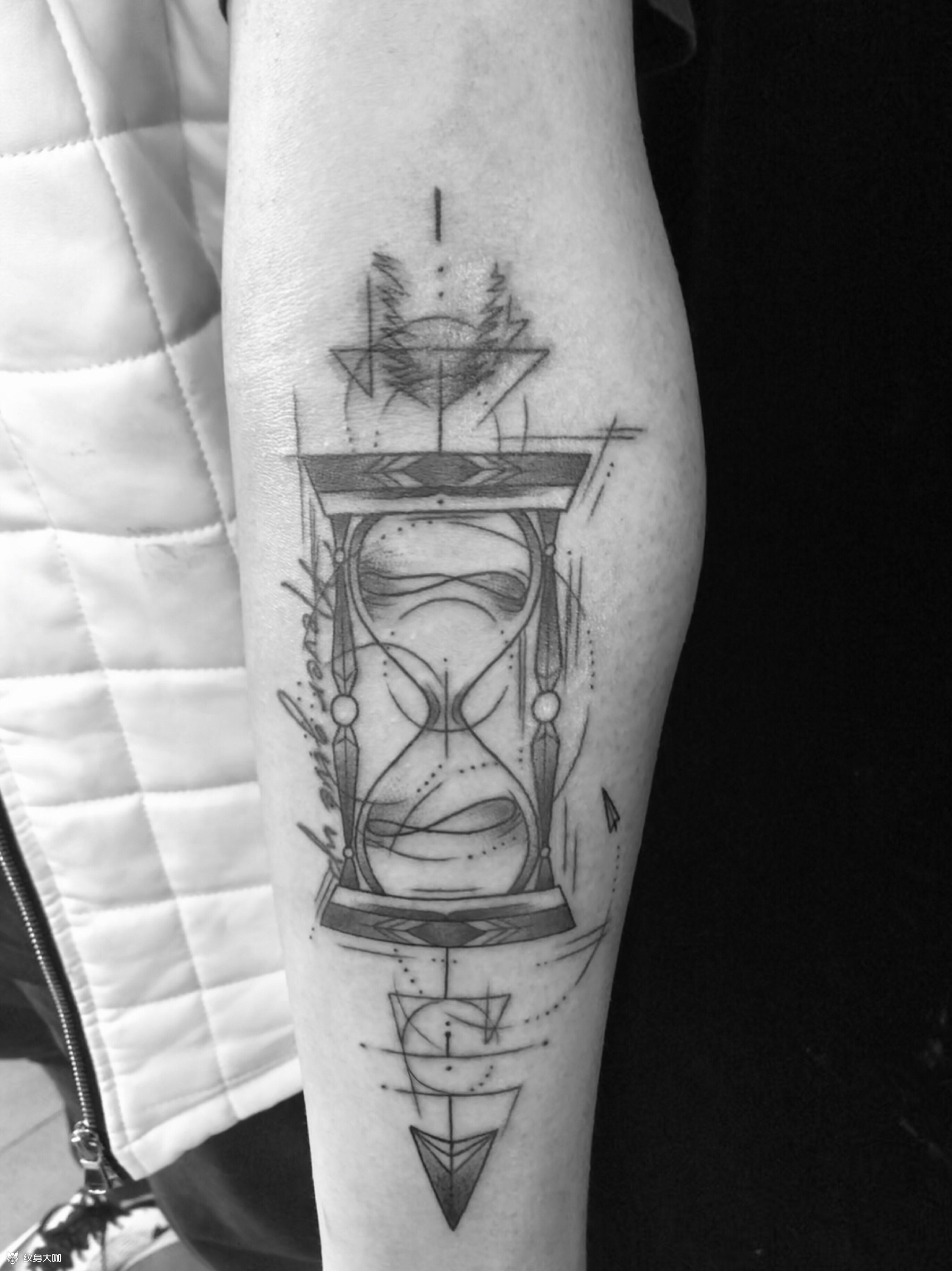几何沙漏_纹身图案手稿图片_乂然的纹身作品集
