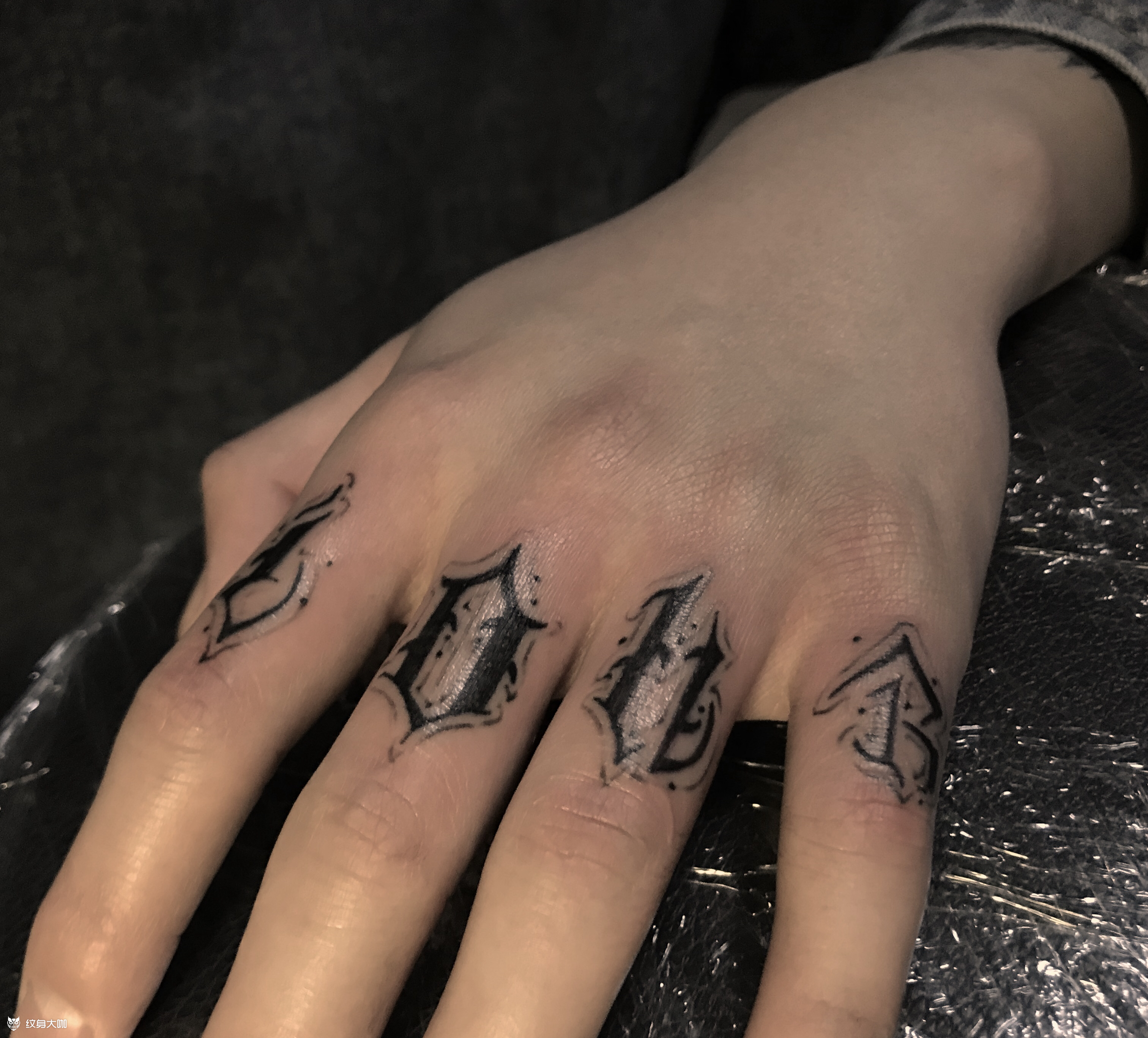 纹身图案手指霸气图片