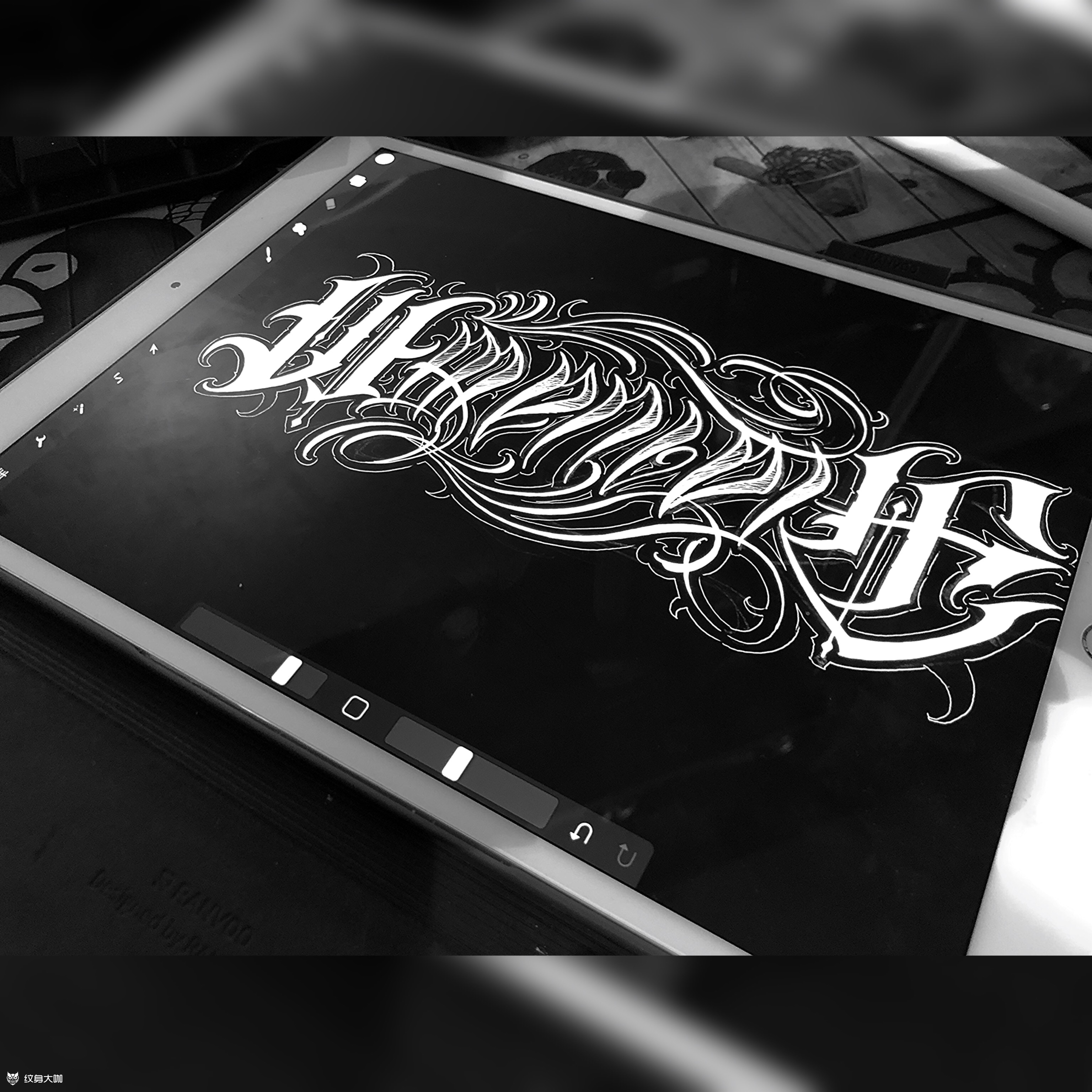 奇卡诺手稿 腿部 花体字 手稿 作品简介:大腿设计花体字