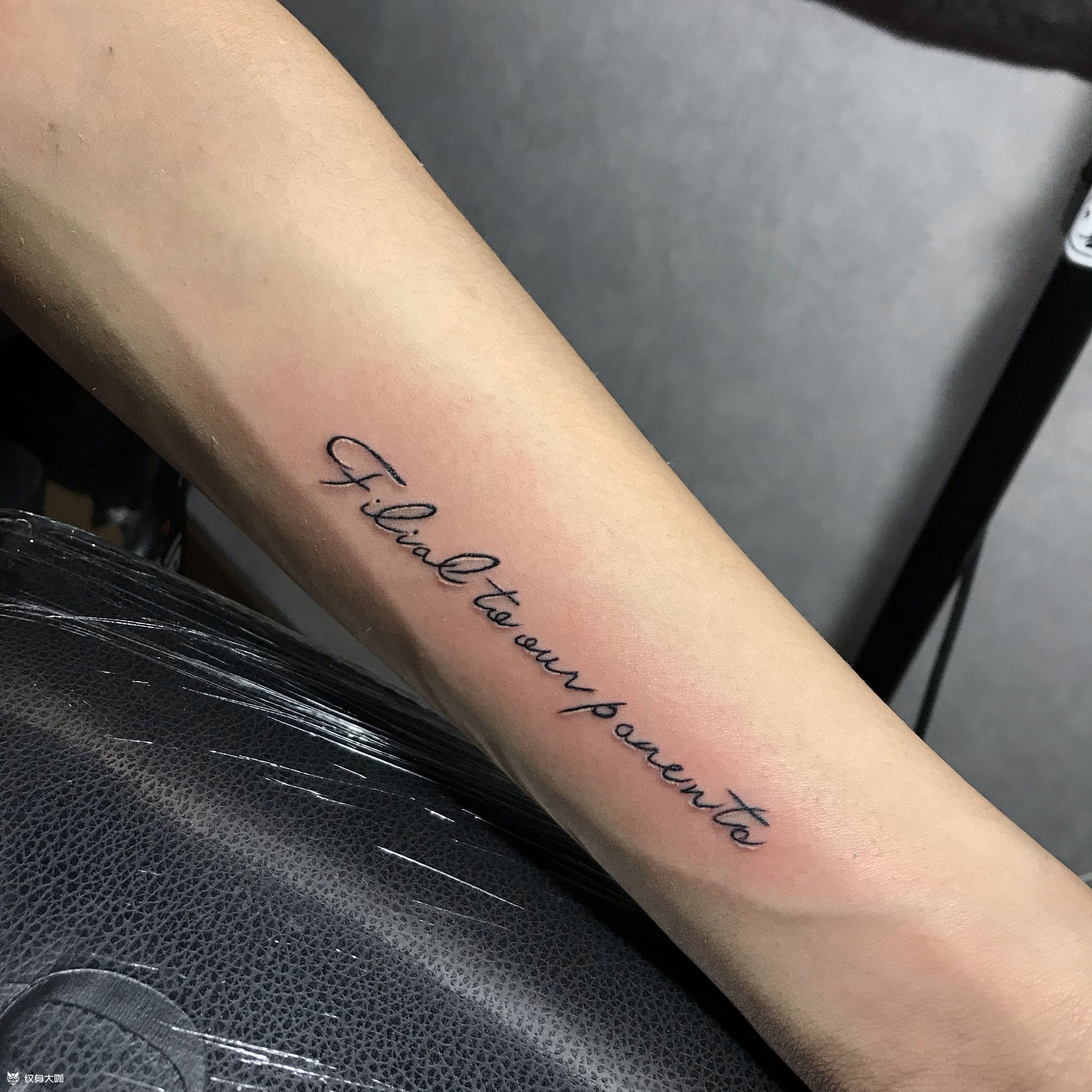 小臂英文字母_纹身图案手稿图片_「午夜刺客」61 家家的纹身作品集