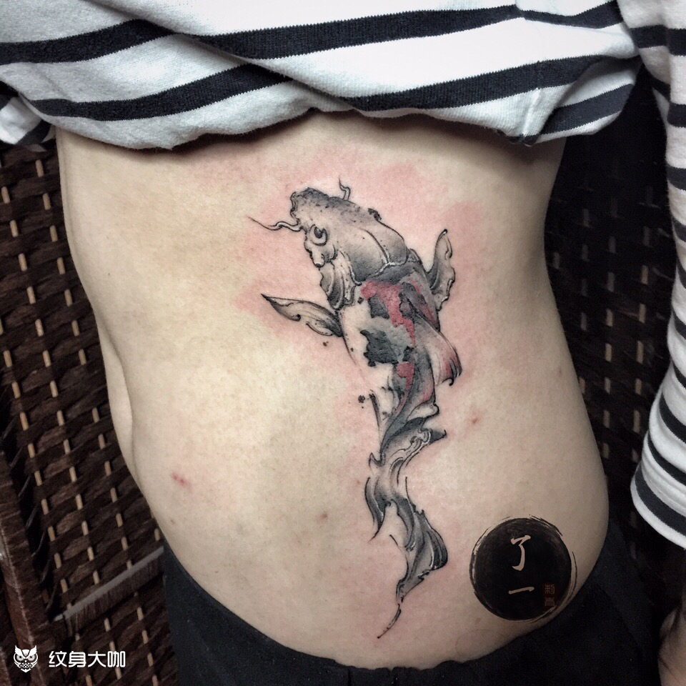 侧腰水墨鲤鱼_纹身图案手稿图片_天骏的纹身作品集