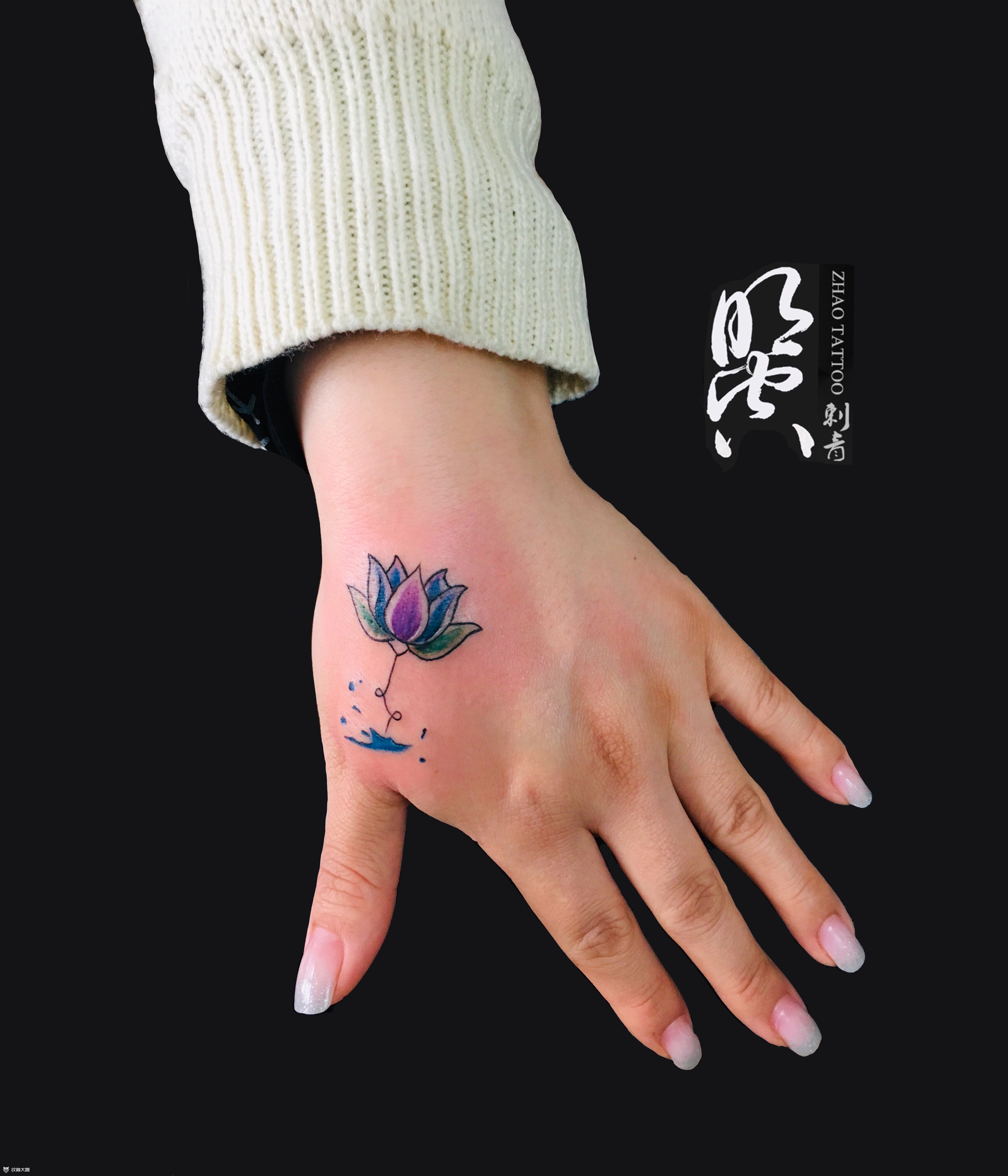 手指纹身图案莲花图片