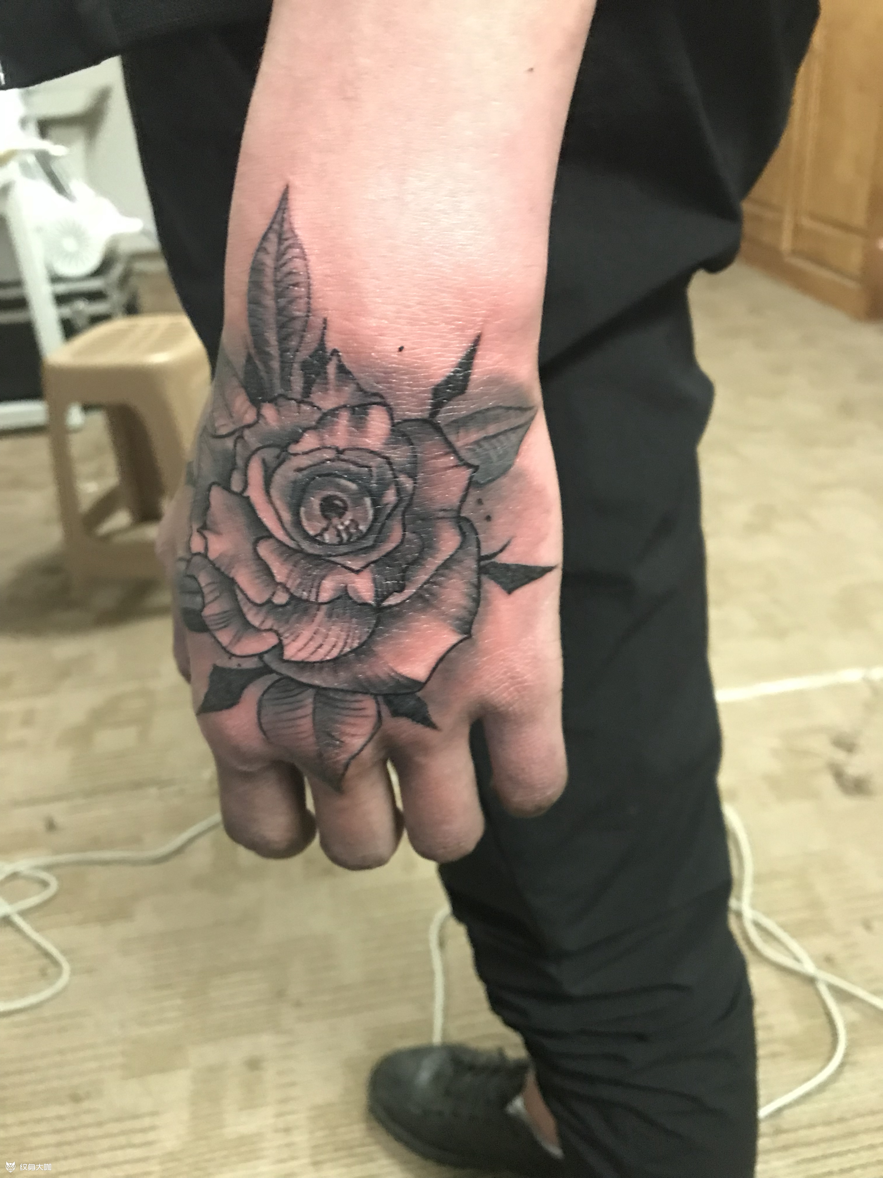 手背玫瑰_纹身图案手稿图片_刺客刘千的纹身作品集