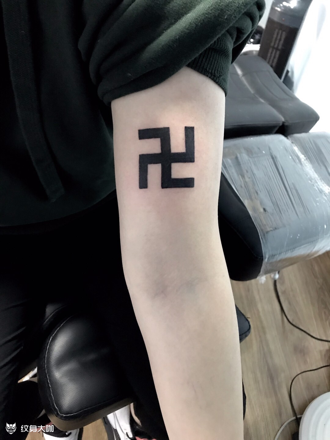 万字符_纹身图案手稿图片_fury -阿喆的纹身作品集