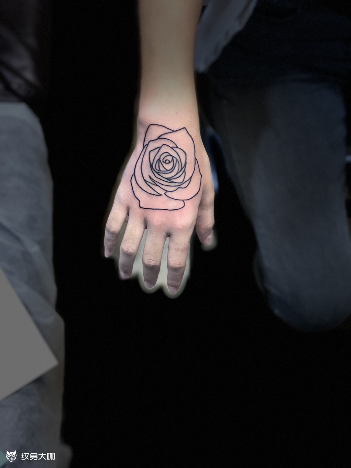 玫瑰花纹身手上图片