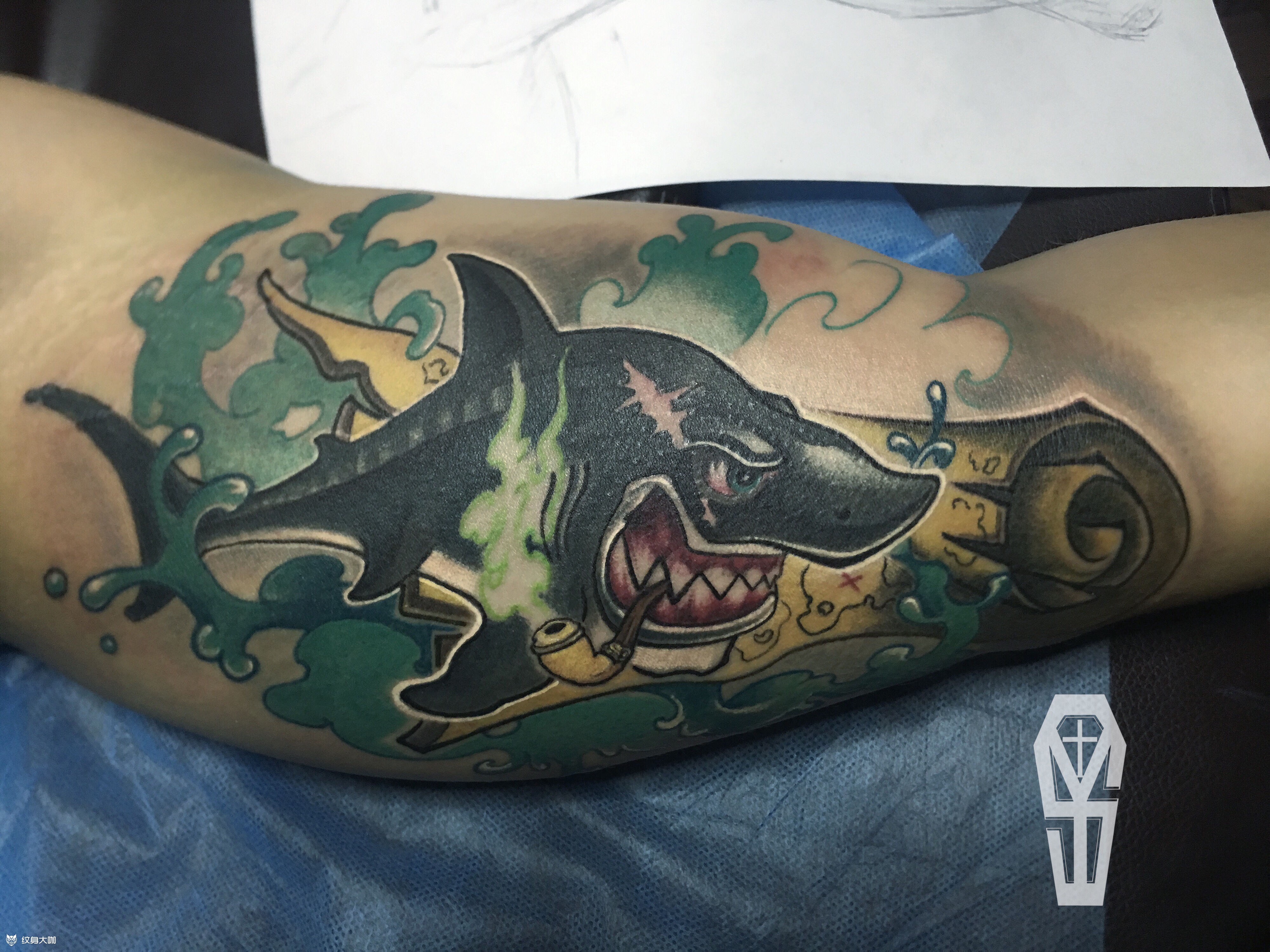 鲨鱼纹身图案手臂图片