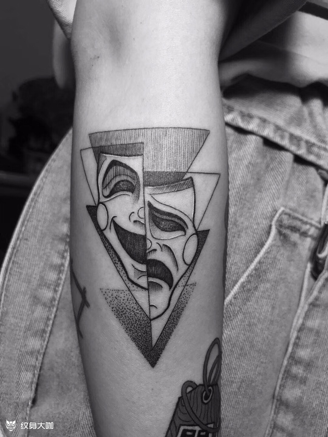 哭笑面具_纹身图案手稿图片_顽墨 denseink 宝存的纹身作品集