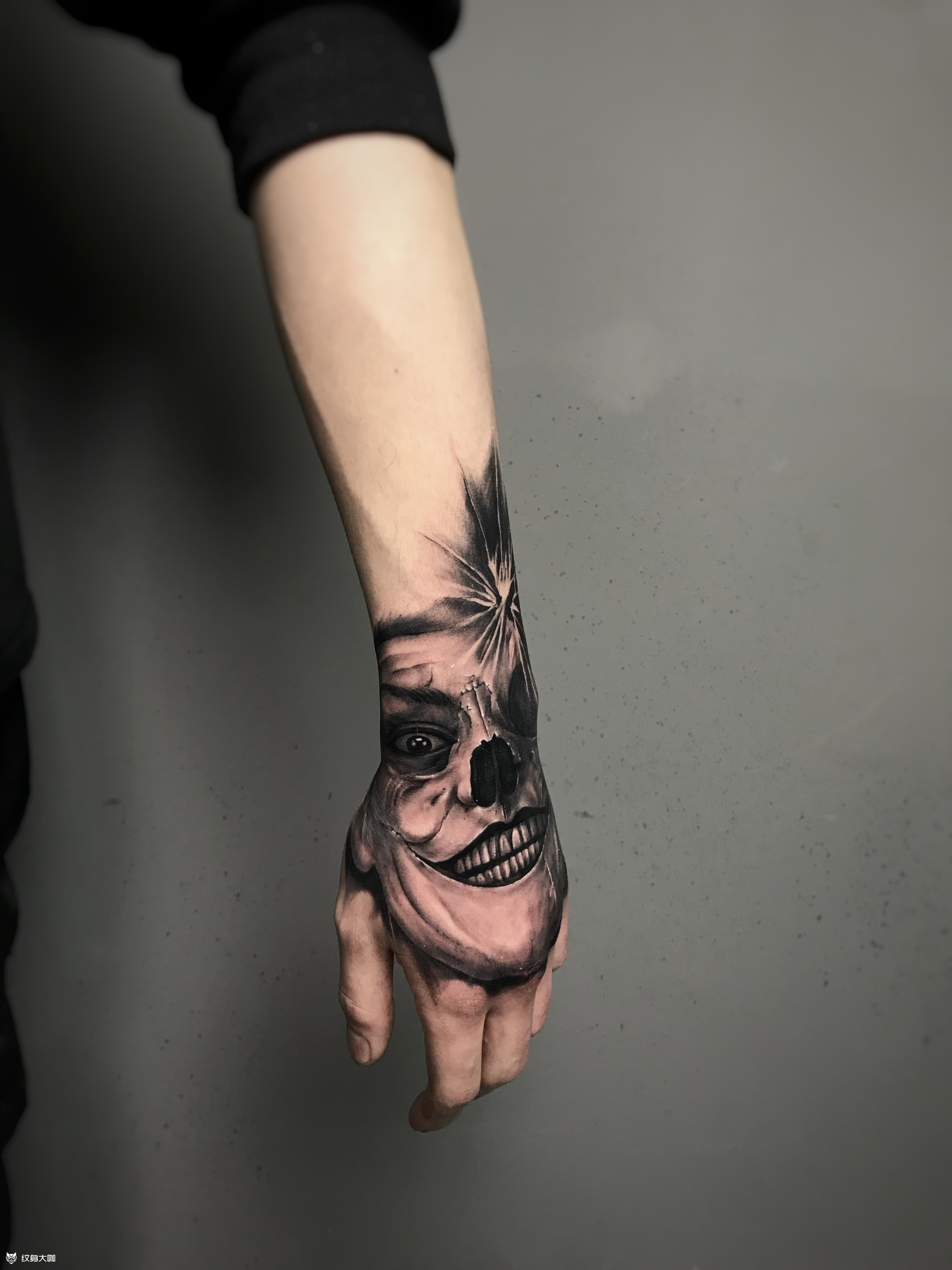 小丑 爆手背_纹身图案手稿图片_十七的纹身作品集