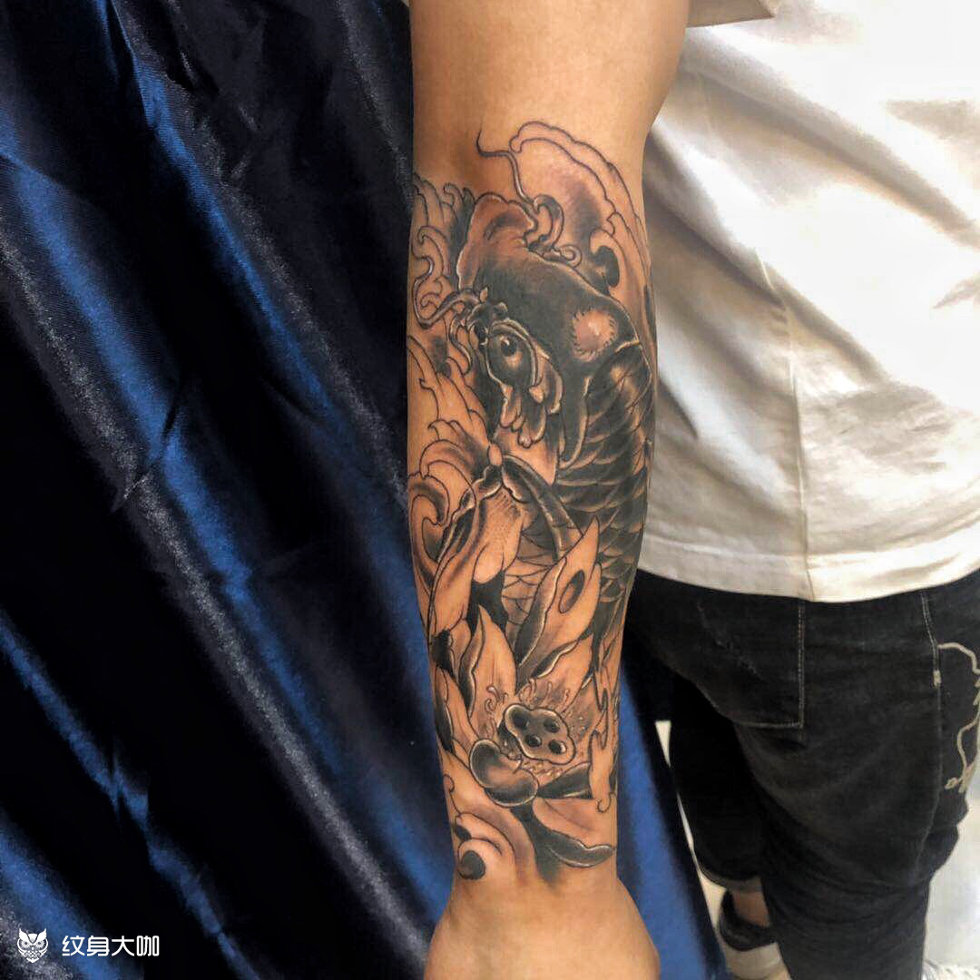 黑灰鲤鱼_纹身图案手稿图片_墨魂的纹身作品集