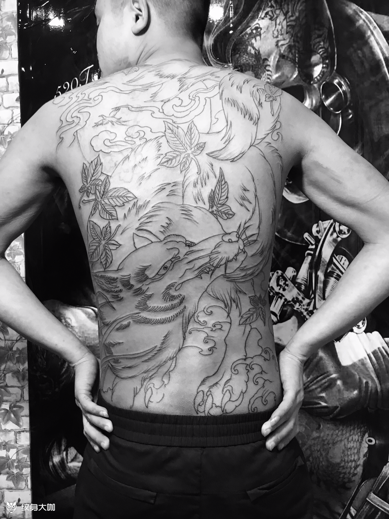 满背九尾狐线条耗时10小时