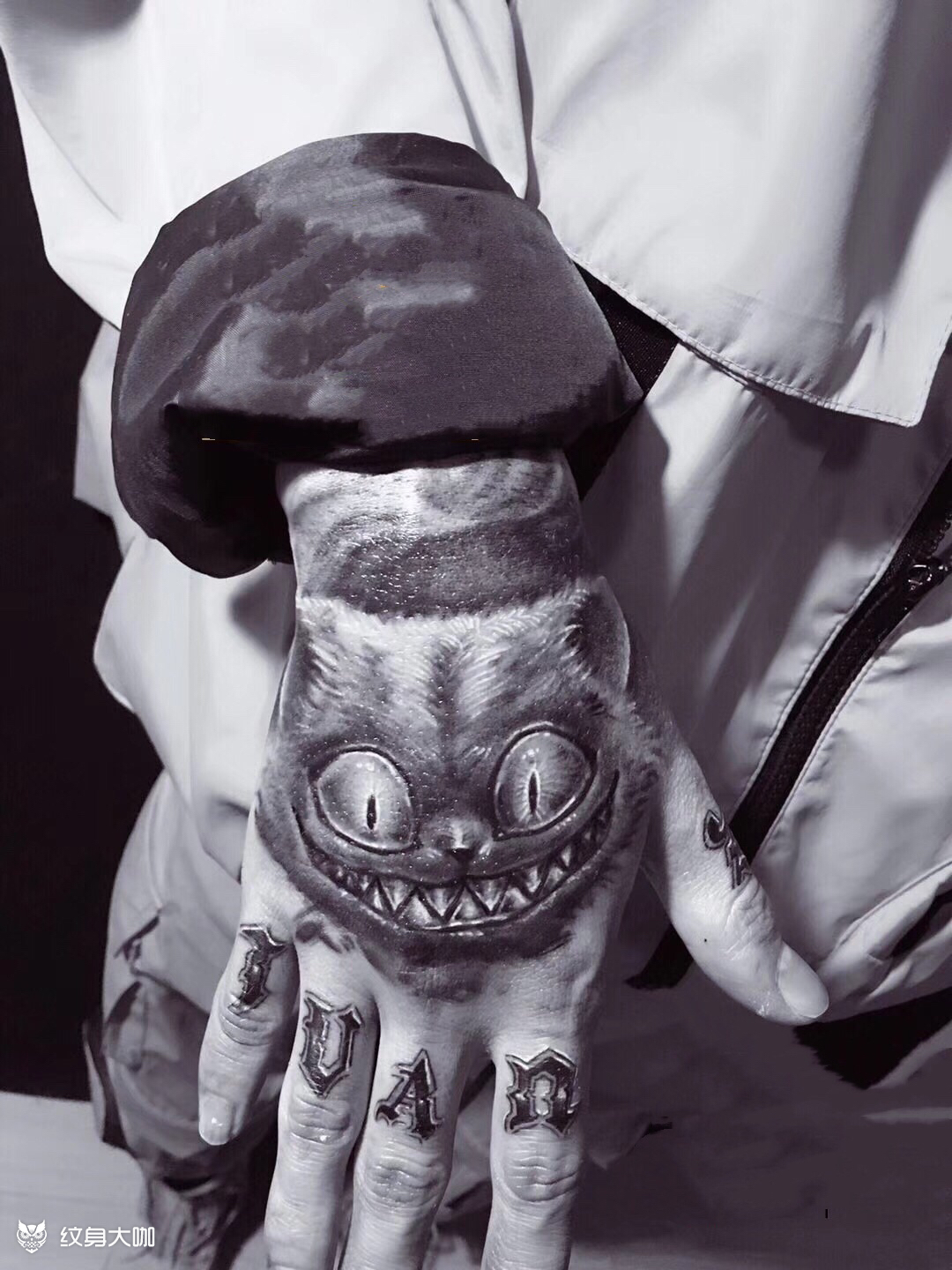 猫猫包手背_纹身图案手稿图片_显胜老尸的纹身作品集