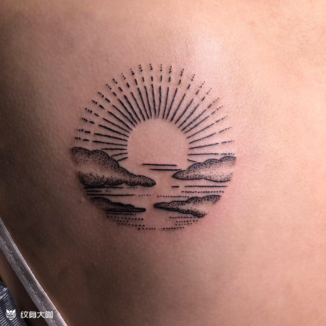 云上太阳_纹身图案手稿图片_灵 雨的纹身作品集