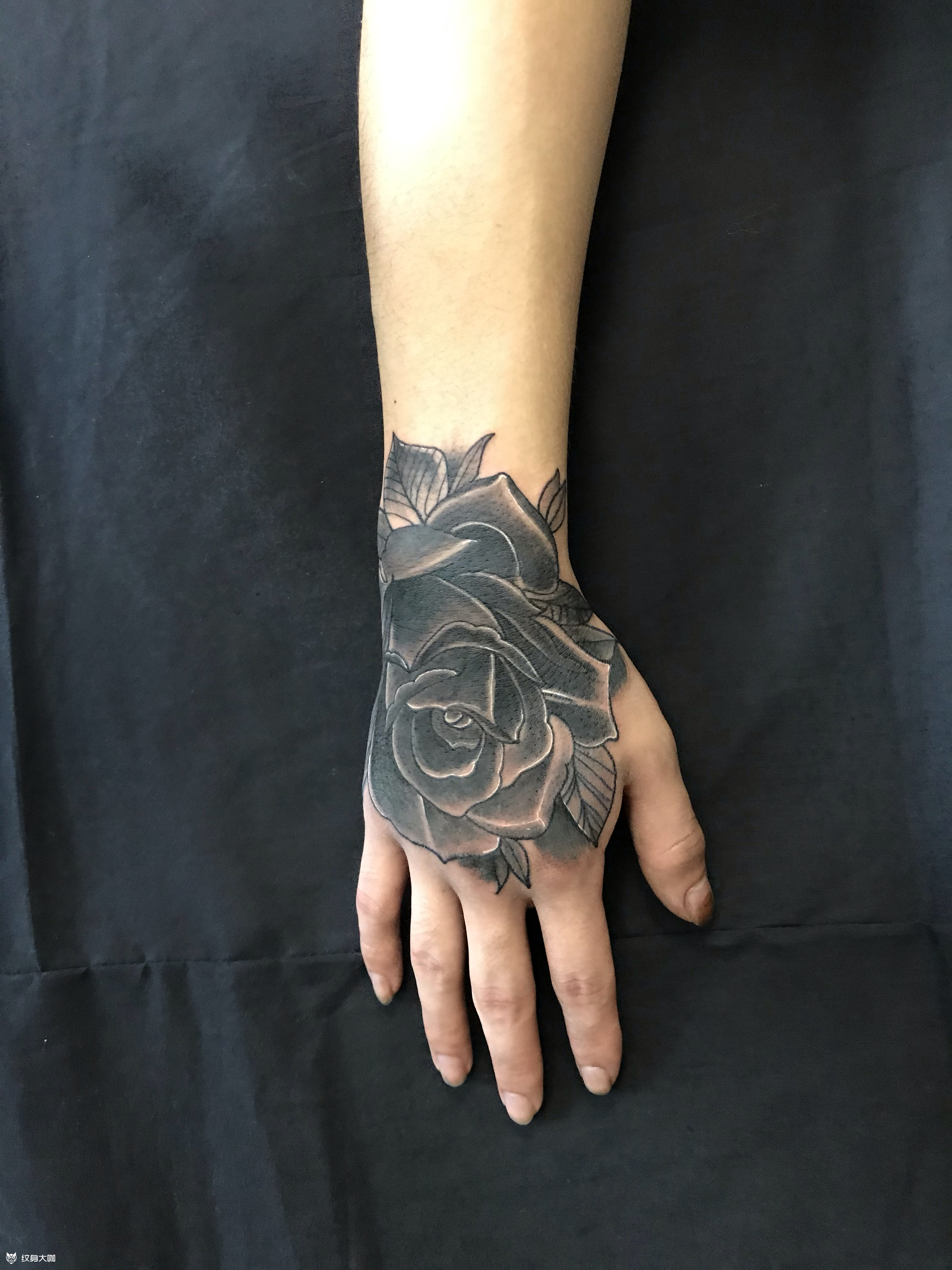玫瑰花手_纹身图案手稿图片_梵华的纹身作品集